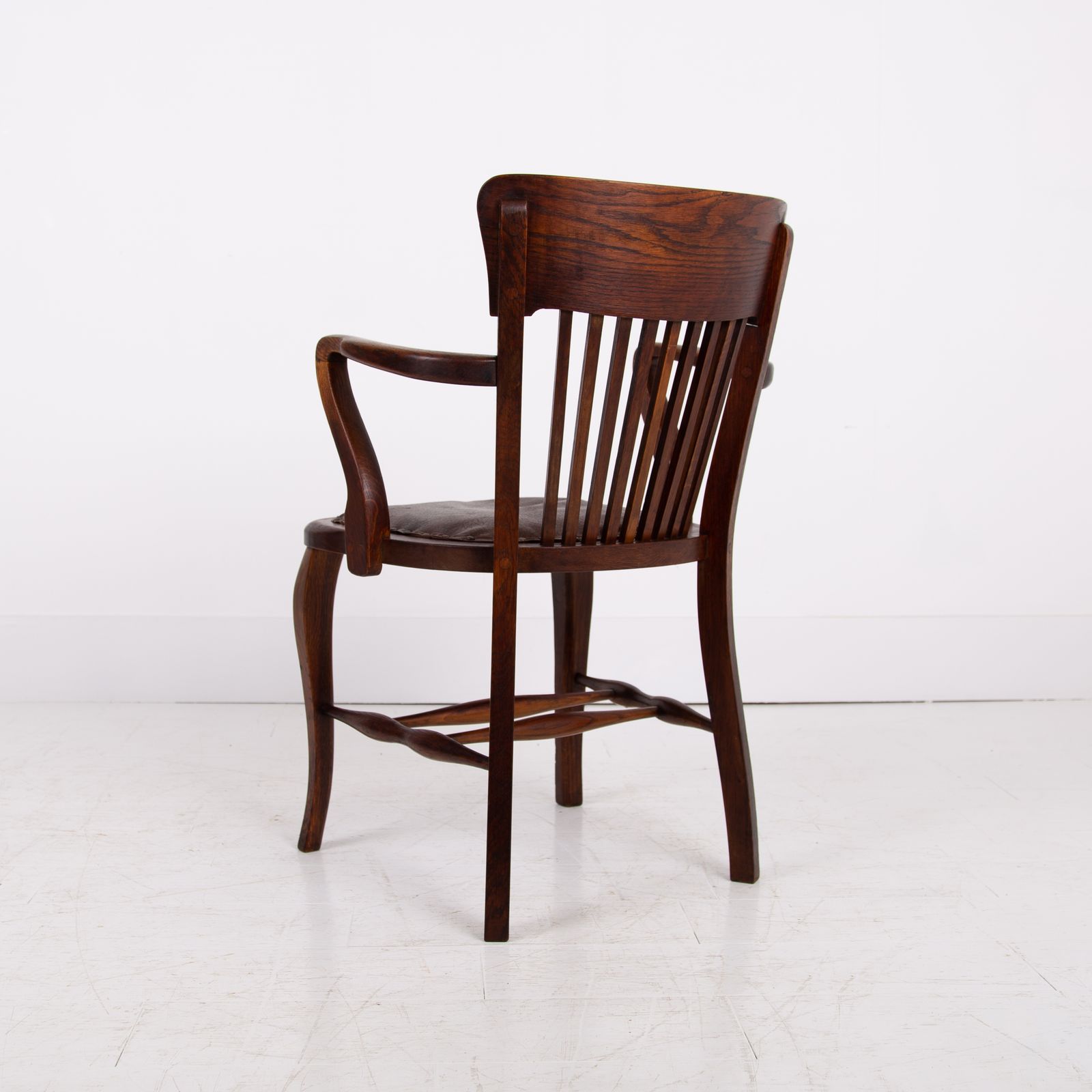 photo vintage Lovely Antique Oak Desk Chair C1910