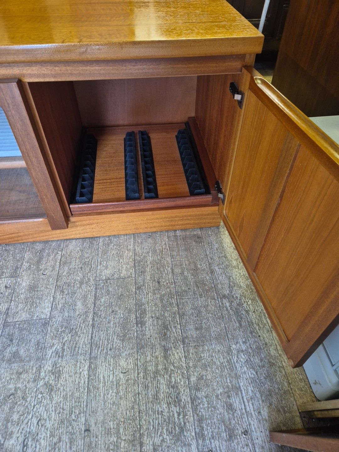 Retro/Mi Century Teak Tv Hi Fi Cabinet By Parker Knoll Nathan (Squares)furniture photo Furniture