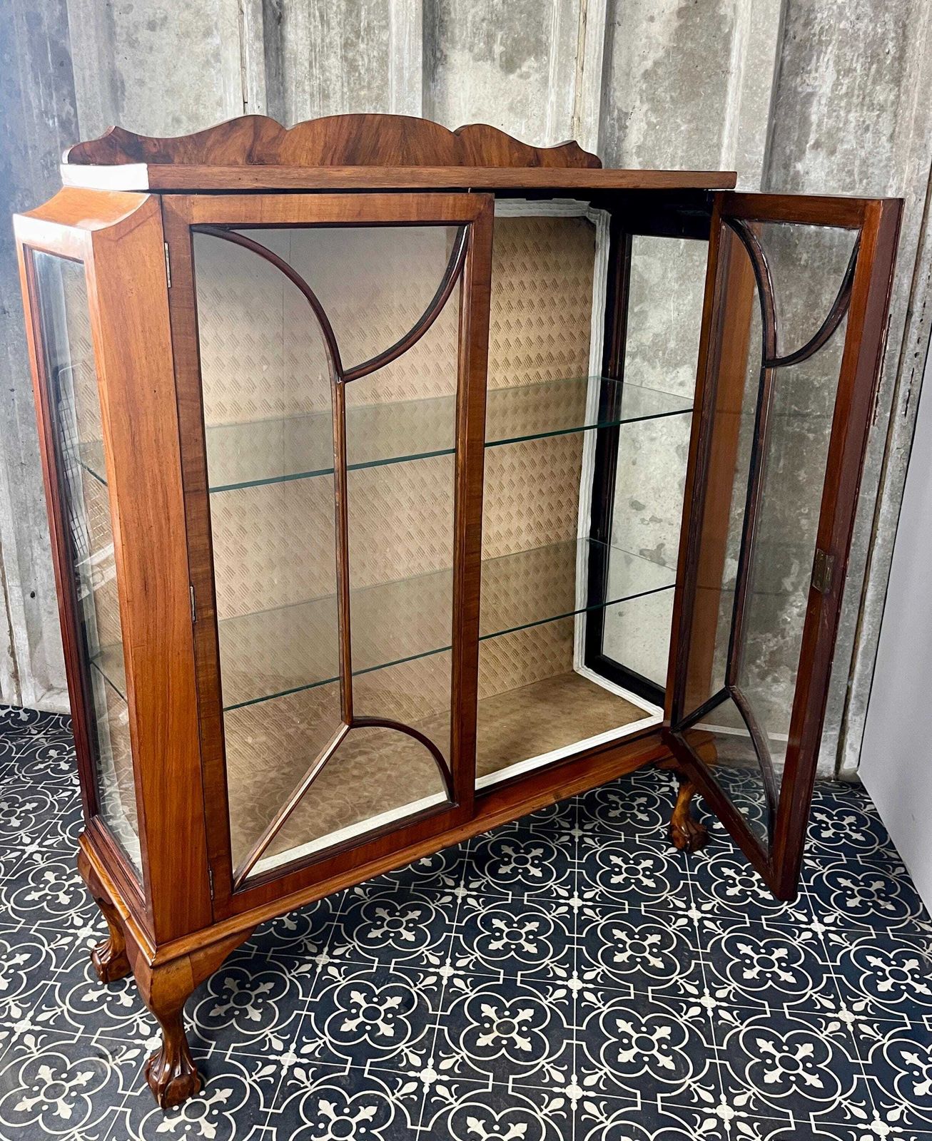 1930’s Walnut Mahogany Antique Art Deco Cocktail Display Cabinet photo vinterior