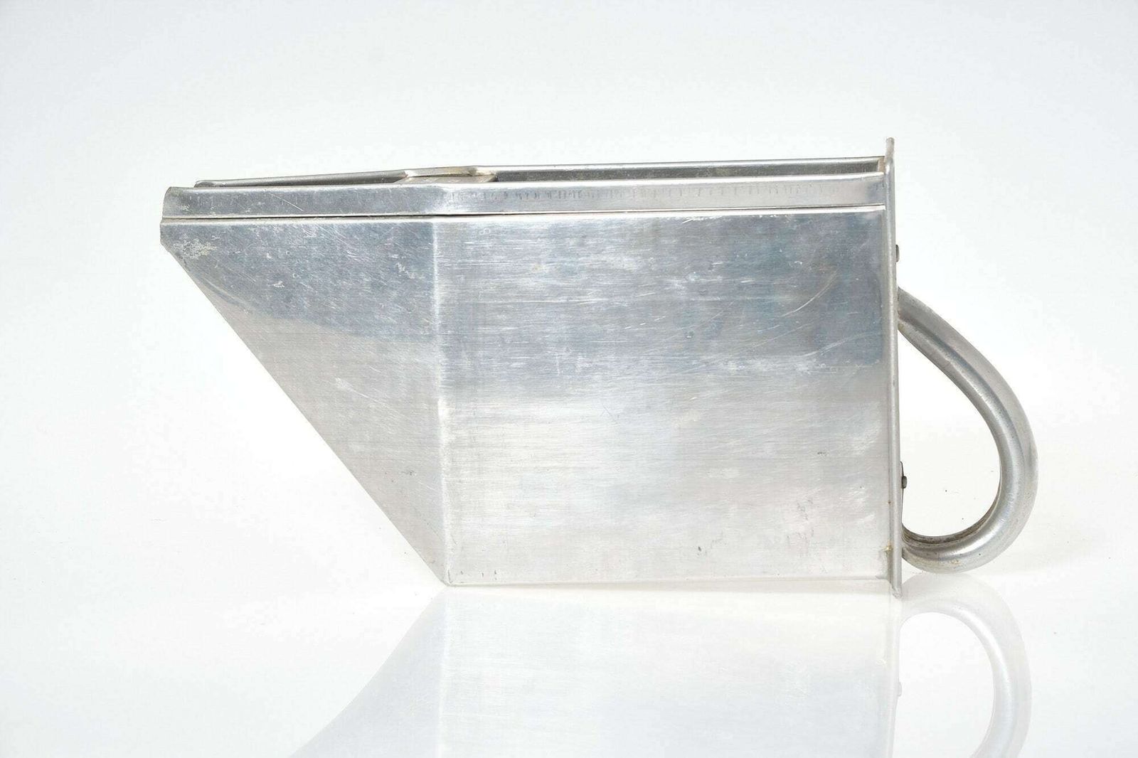 Chutes For Frankfurter Küche, By Bauhaus Designer Margarethe Schütte Lihotzky, Harrer Hanau photo for sale