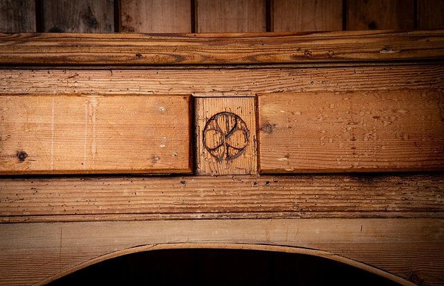 photo furniture Large Late 19th Century Irish Pine Dresser