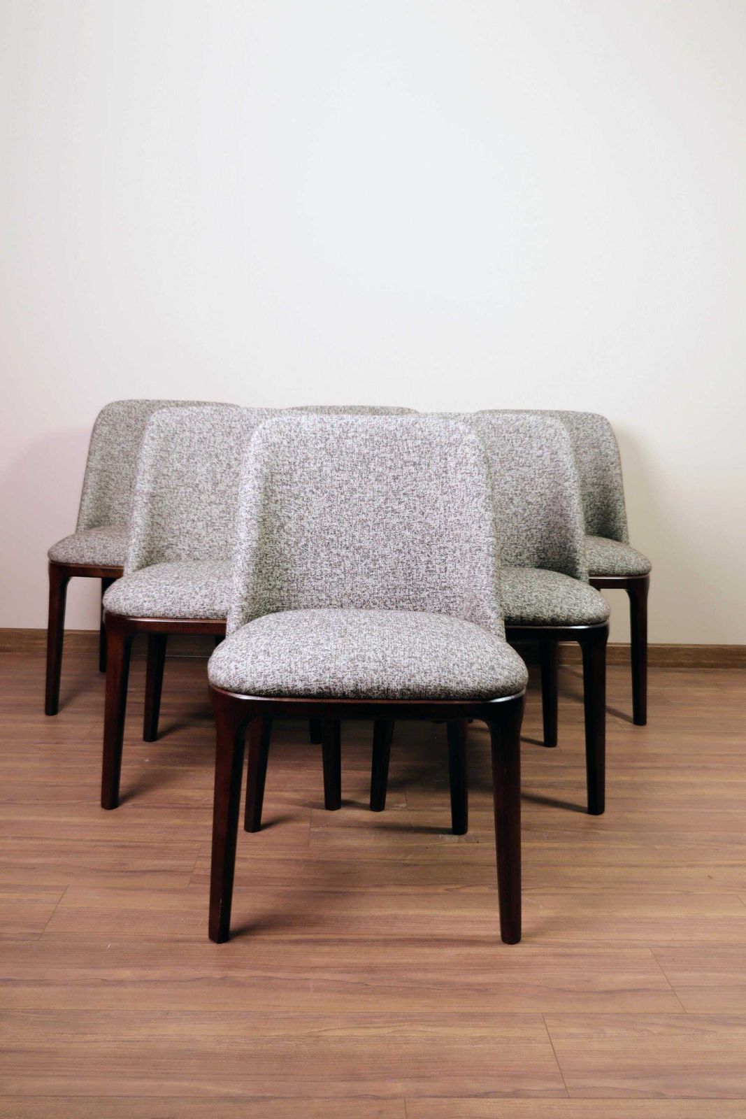 Set Van 6 Moderne Beklede Eetkamerstoelen photo furniture