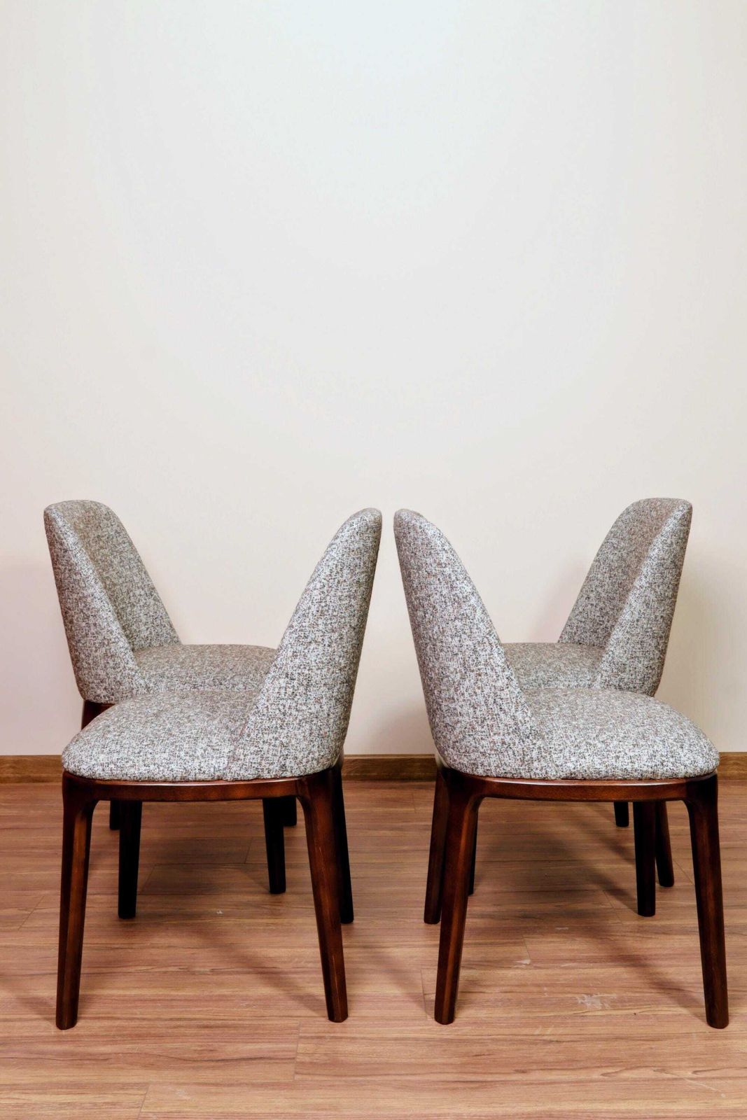 Set Van 6 Moderne Beklede Eetkamerstoelen photo vinterior