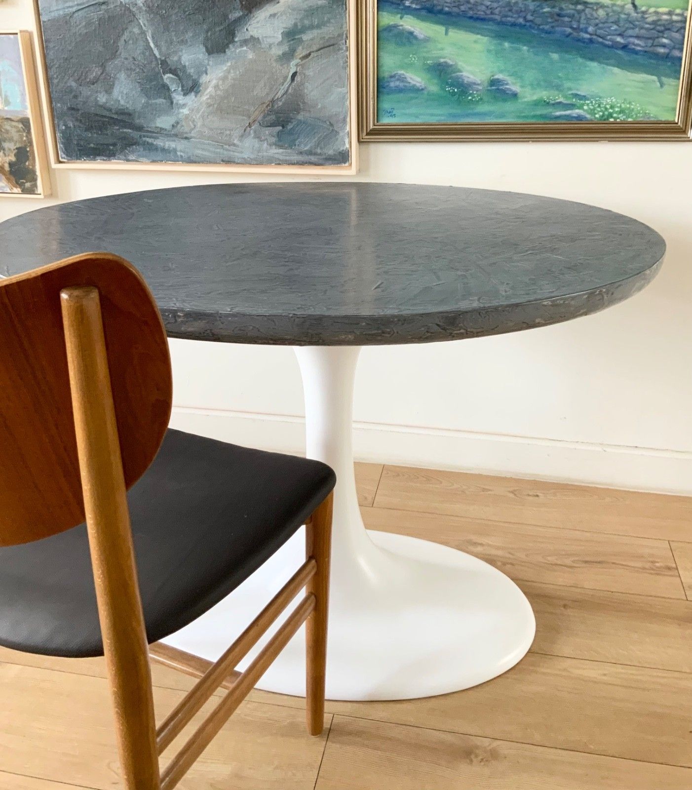 Tulip Pedestal Dining Table With Round Grey Concrete Table  Top D101 Cm X H74 Cm photo vintage