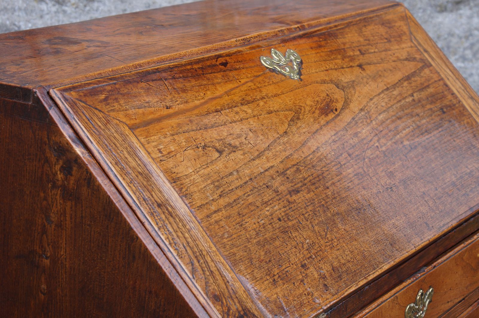 photo furniture Early 18th Century Elm Bureau, 1700s