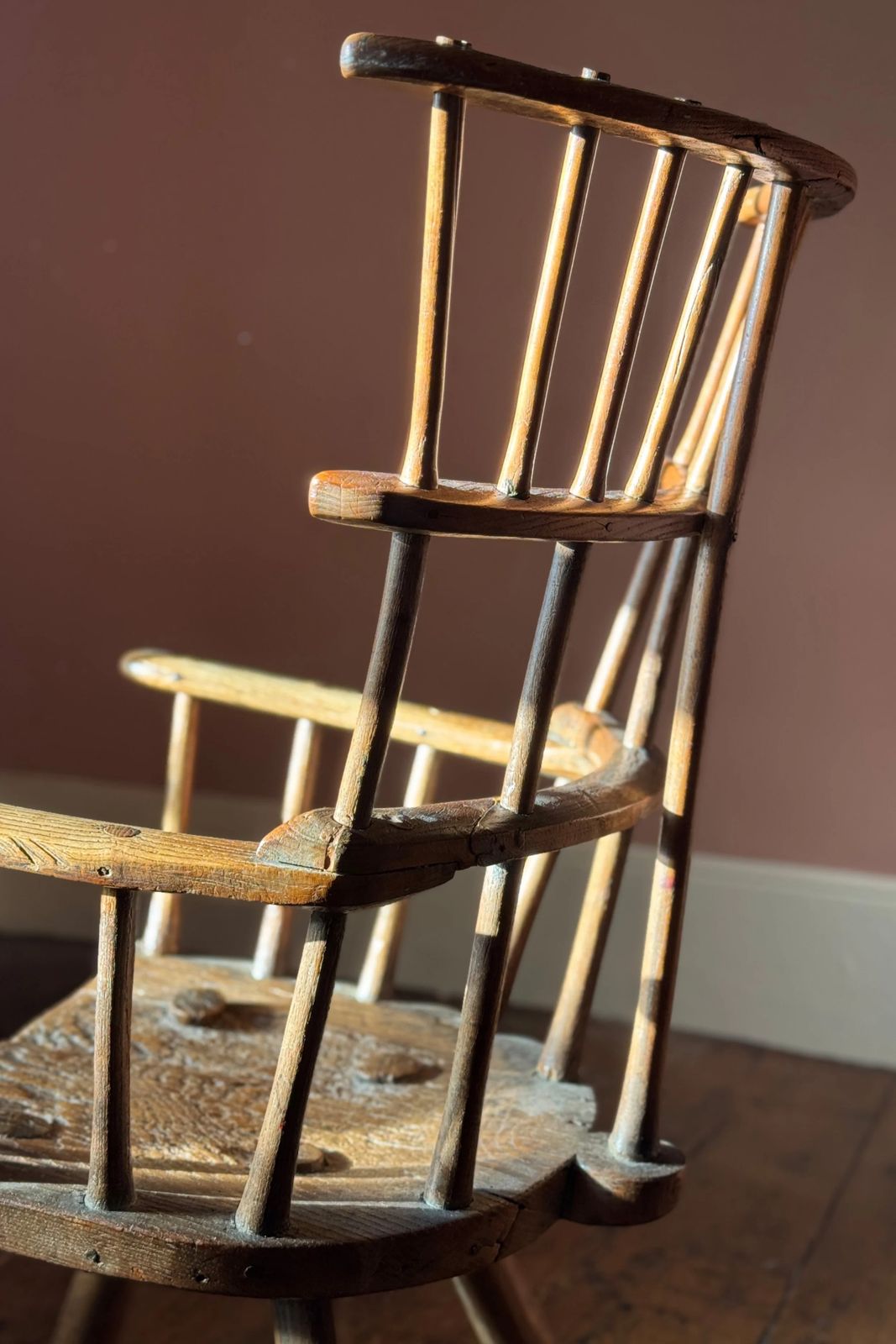 photo vinterior A Rare 18th Century Triple Comb Back Stick Chair