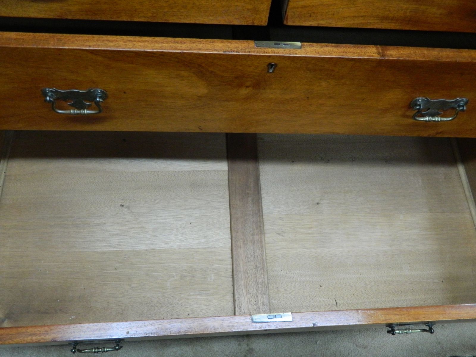 photo furniture Victorian Mahogany Chest Of Drawers