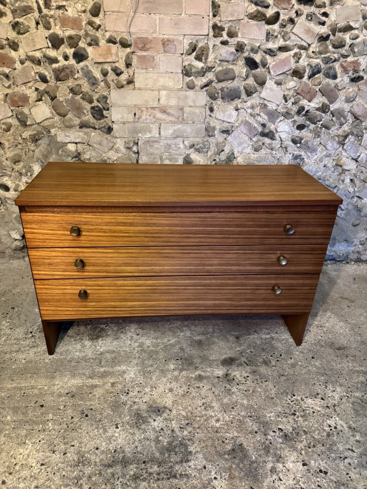 photo furniture 🚛 Modernist / Mid Century Teak Chest Of Drawers Danish Design / Wegner Ry