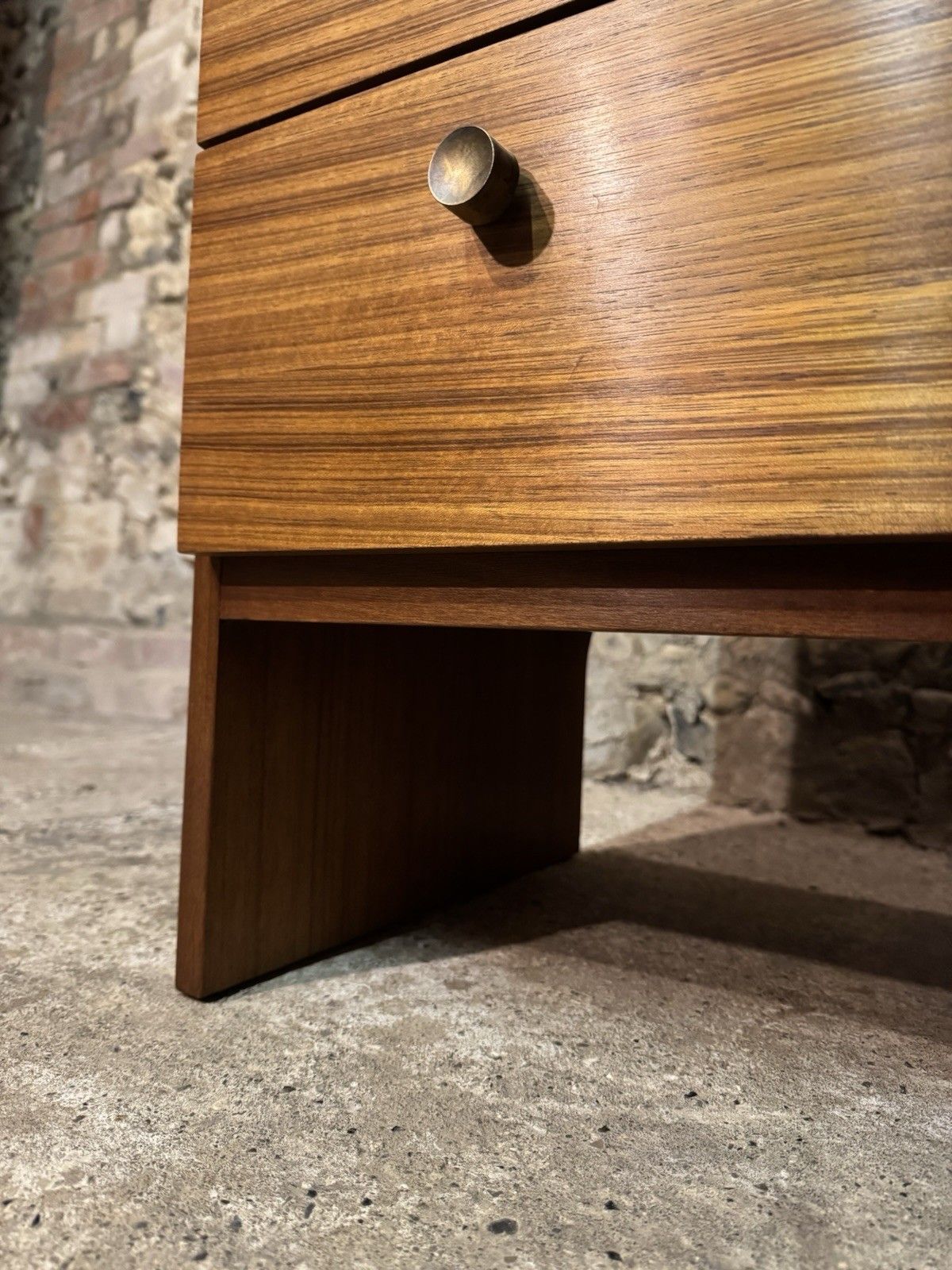 photo buy 🚛 Modernist / Mid Century Teak Chest Of Drawers Danish Design / Wegner Ry