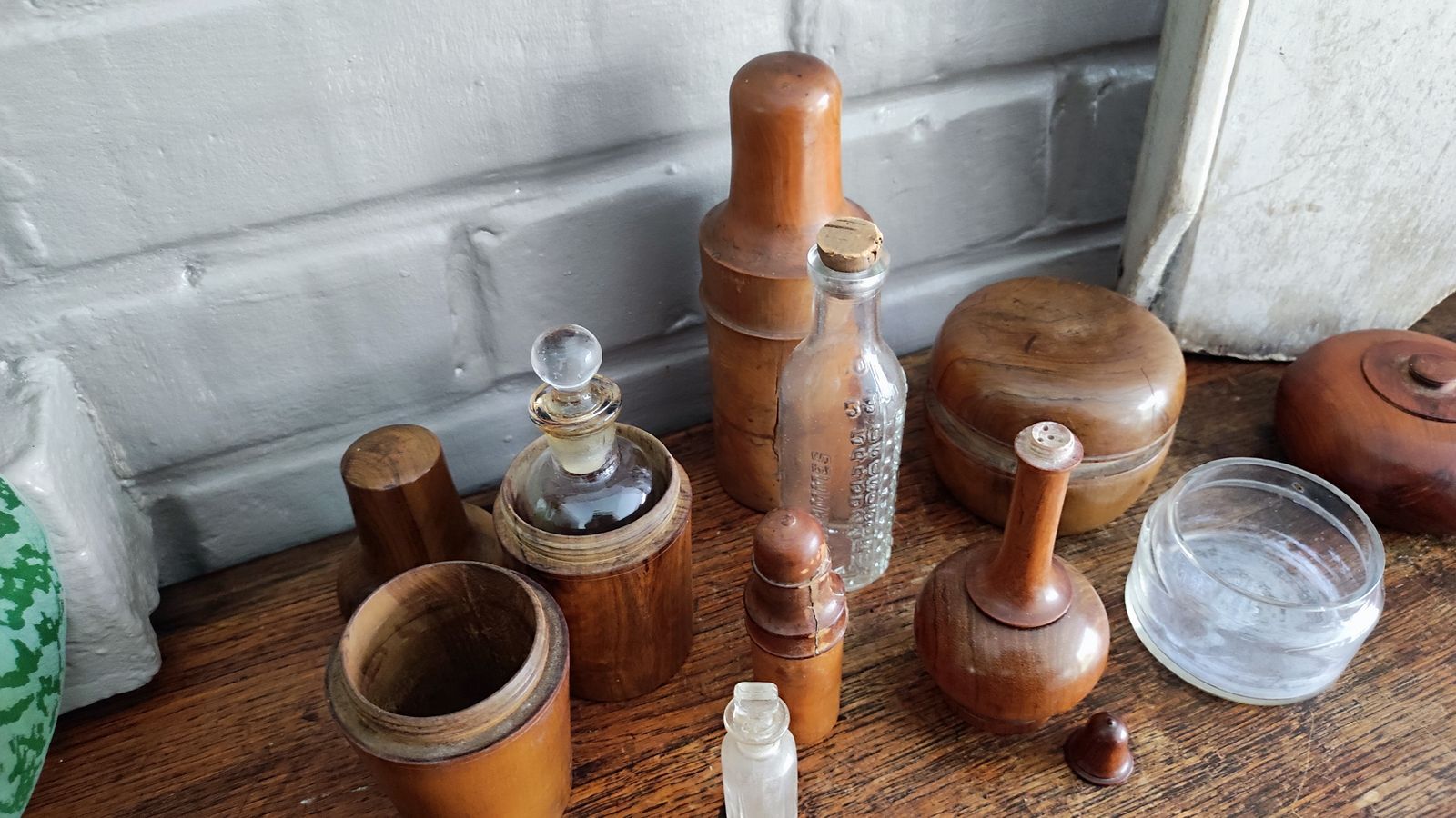 photo vinterior Antique French Medicine Boxwood Treen Containers Bottle Case Set