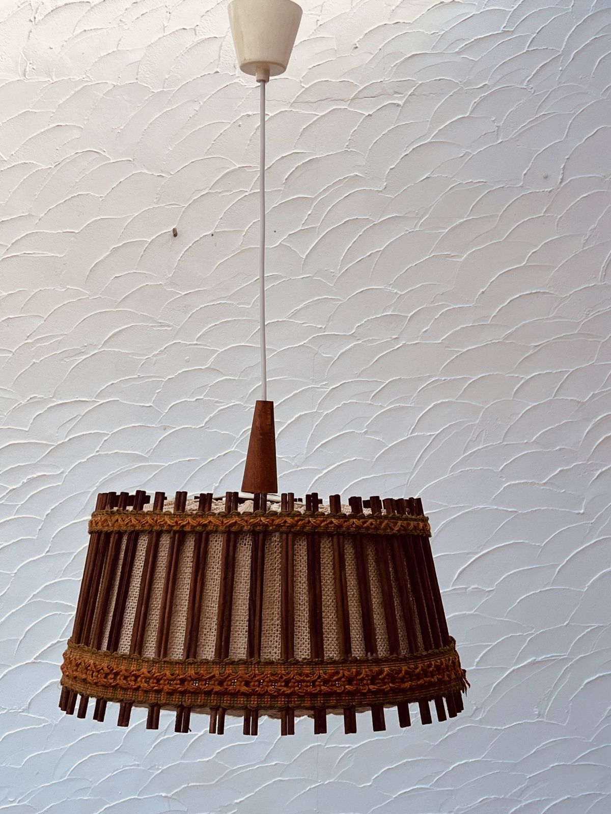 Hanglamp Van Jute En Hout, Ca. Jaren 1970. photo vinterior