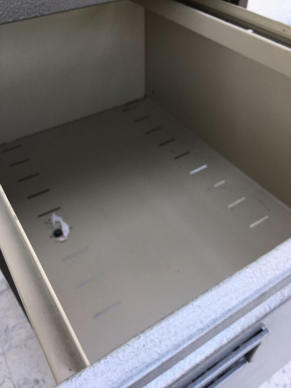 Metalen Kast Met 4 Lades photo for sale