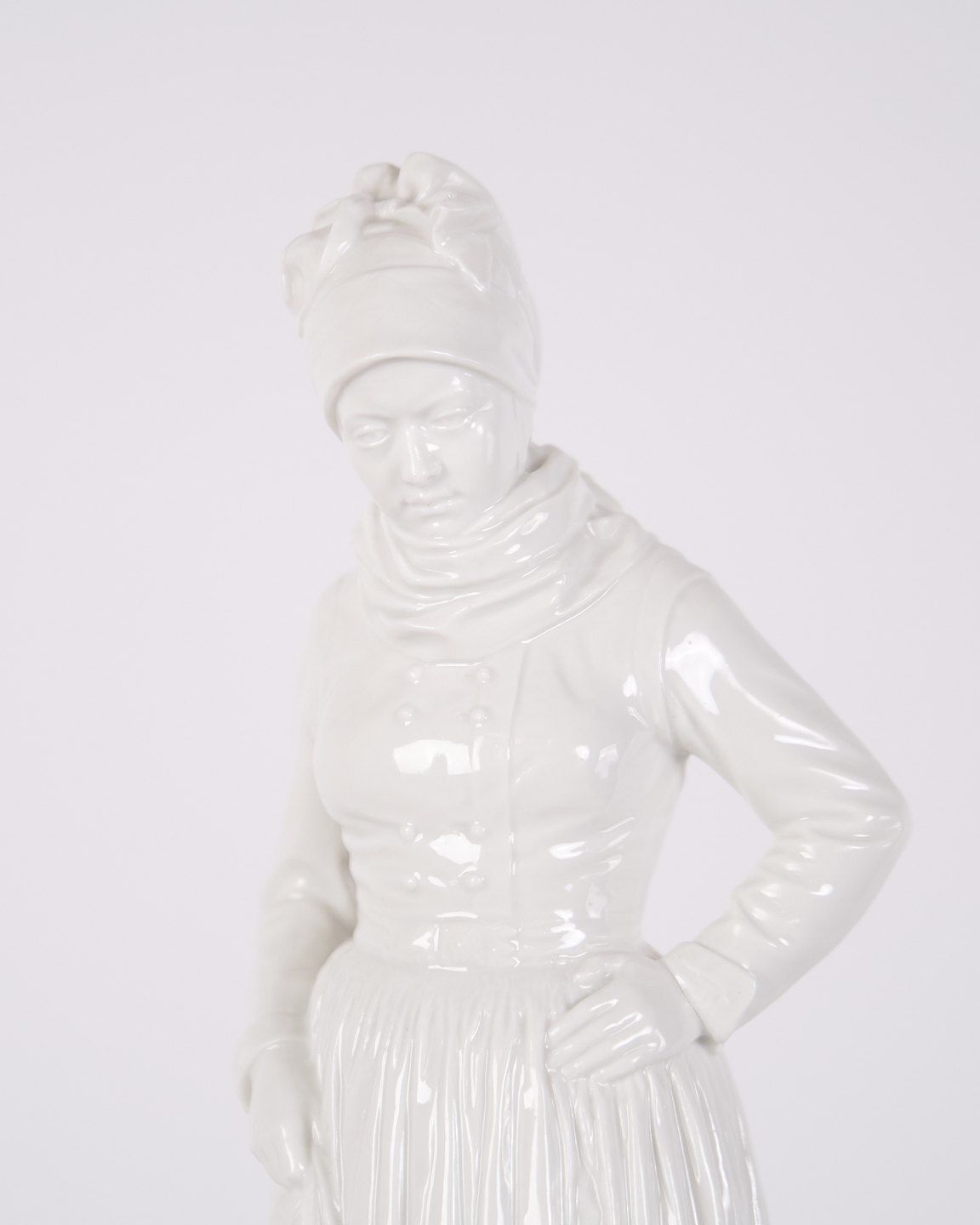 Porcelain Figurine – Chef's Uniform, Amager – Carl Martin Hansen – Royal Copenhagen photo 1089.0