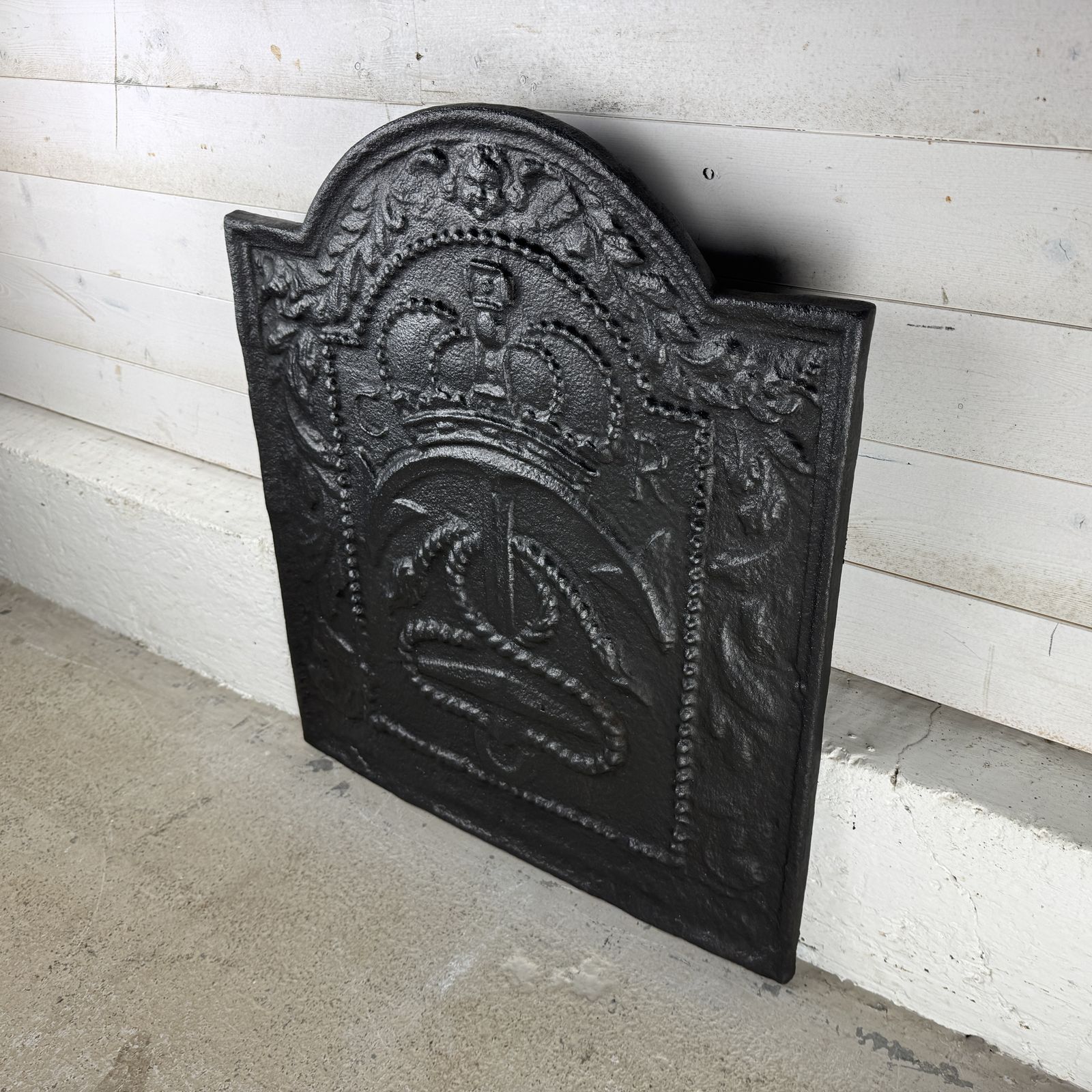 Antique Cast Iron Fire Back With Anchor Design photo 475.0