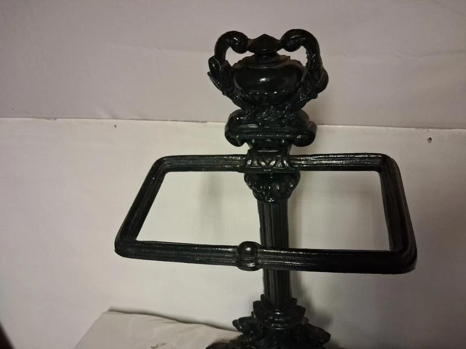 photo furniture Vintage Victorian Styled Cast Iron Umbrella Stick Stand