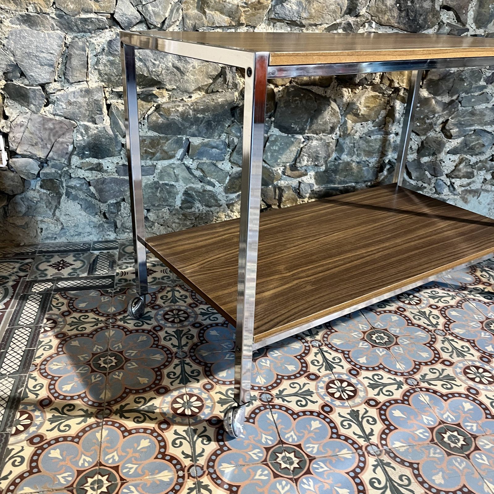 photo vinterior Page 1 Of 15 Coffee Table On Wheels Meurop Service