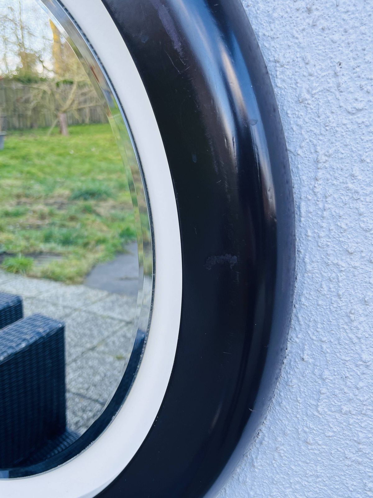 photo furniture Ronde Vintage Spiegel In Bruin Resin – Modernistisch Design, Jaren 1970