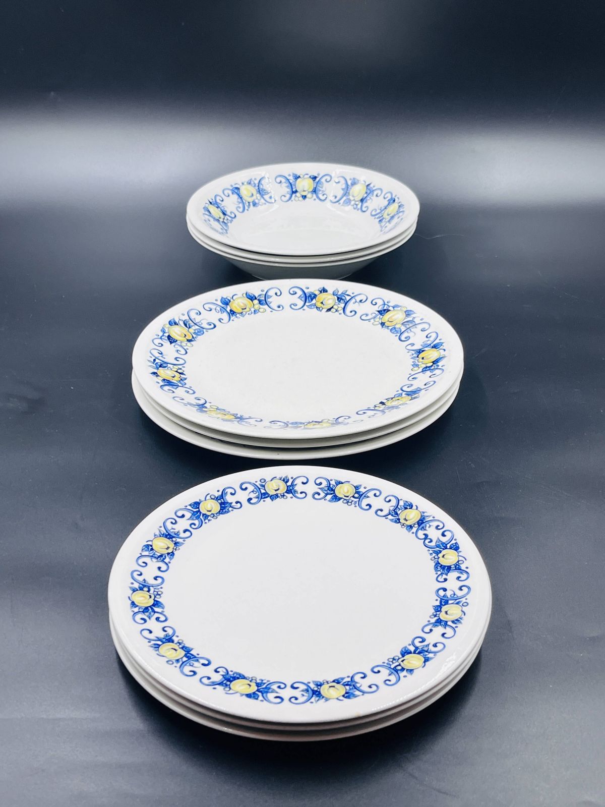 photo furniture Set Van 9 Vintage Cadiz Borden – Villeroy & Boch – Jaren 1960–1970