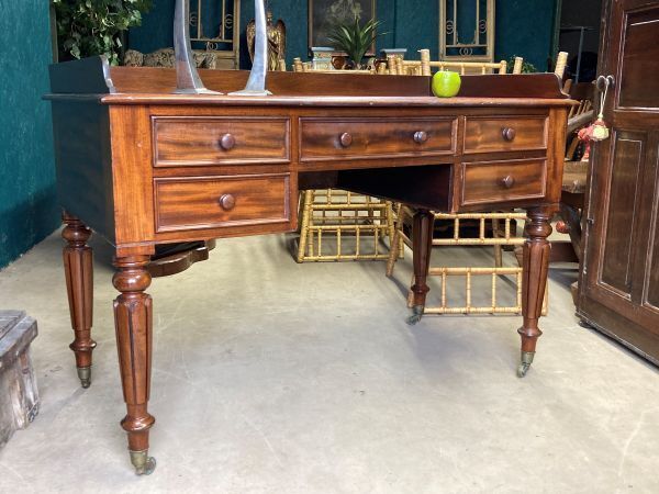 A Fine Quality Mahogany Writing Desk In The Manner Of Gillows photo Furniture
