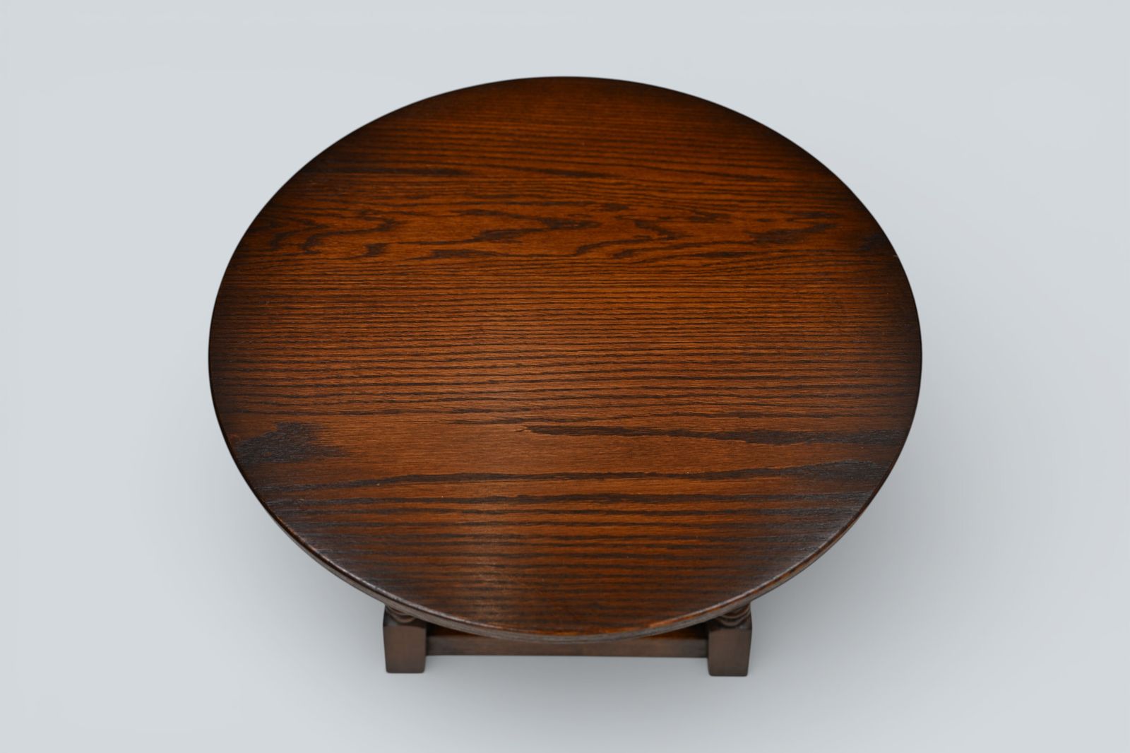 227.0 Old Charm Oak Round Side Coffee Table Tudor Brown Model 1976 Free Uk Delivery* photo