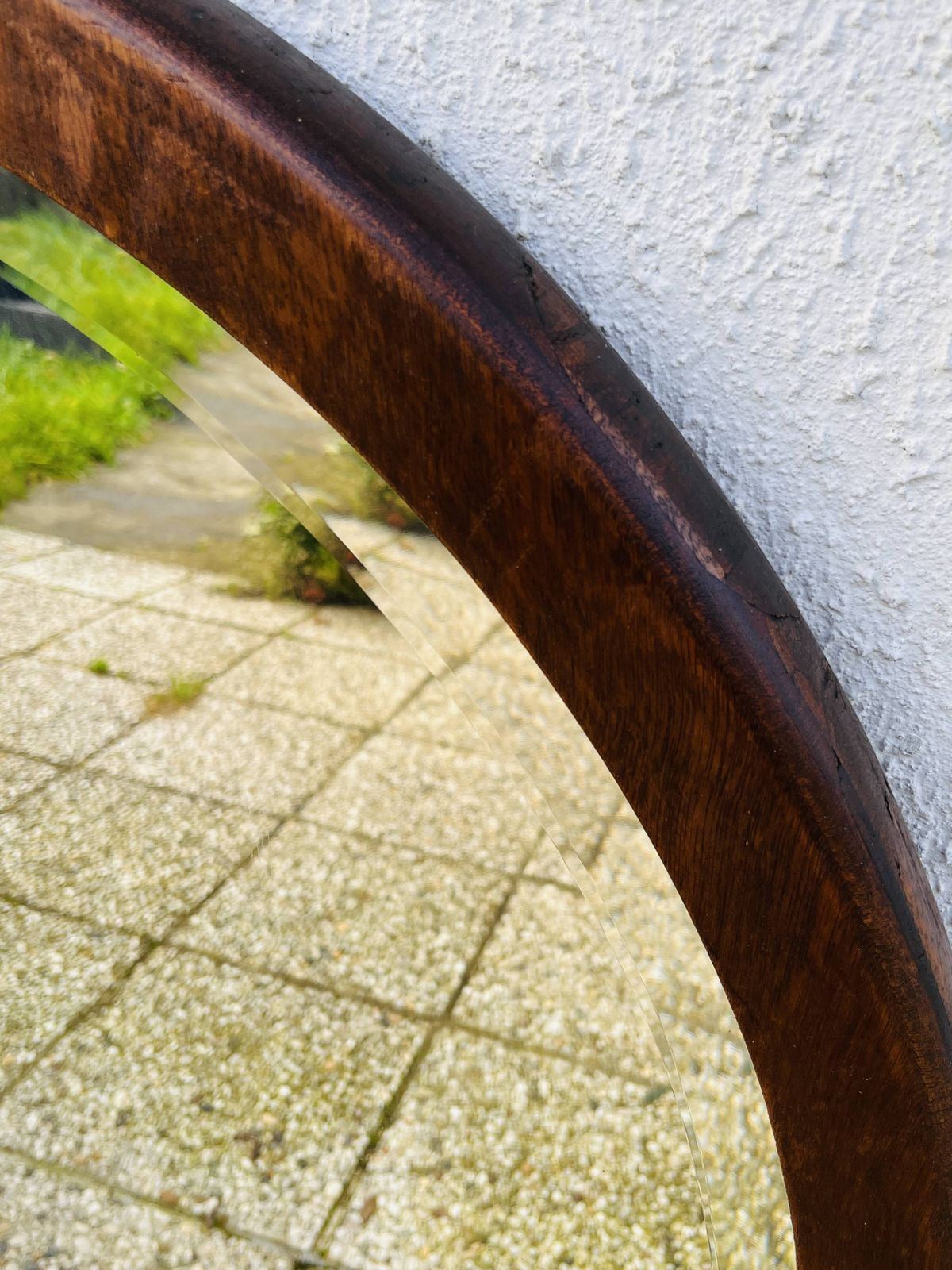 Ronde Houten Spiegel Met Geslepen Rand photo vinterior