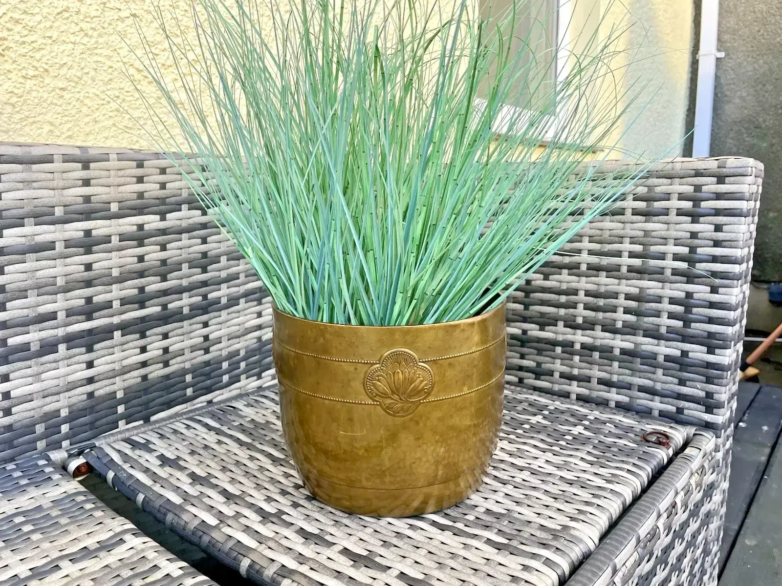 photo vinterior Antique Art Nouveau Lotus Flower Planished Brass Jardiniere Planter Plant Pot