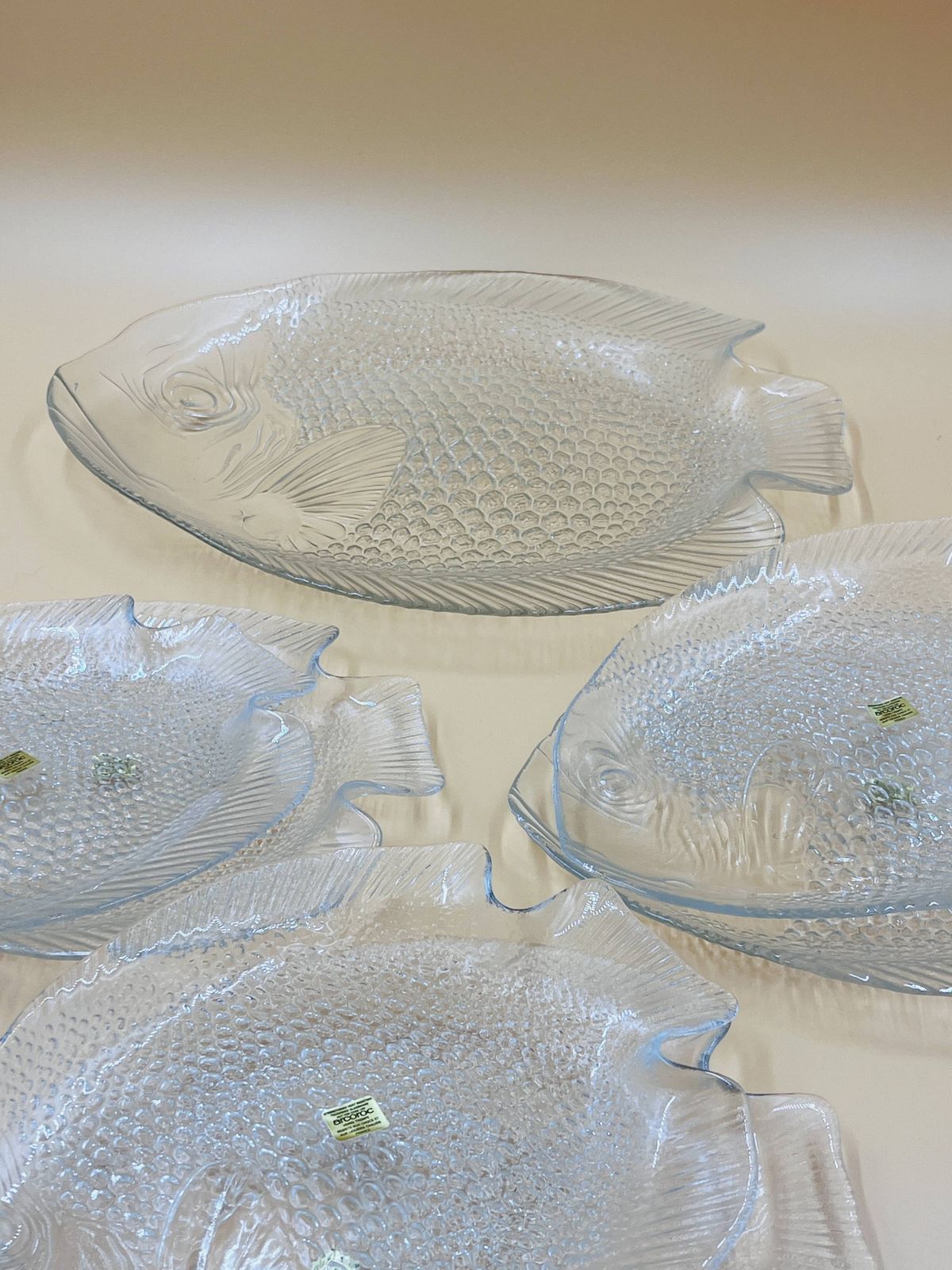 Arcoroc Glass Fish Service – 1 Dish + 6 Plates photo furniture