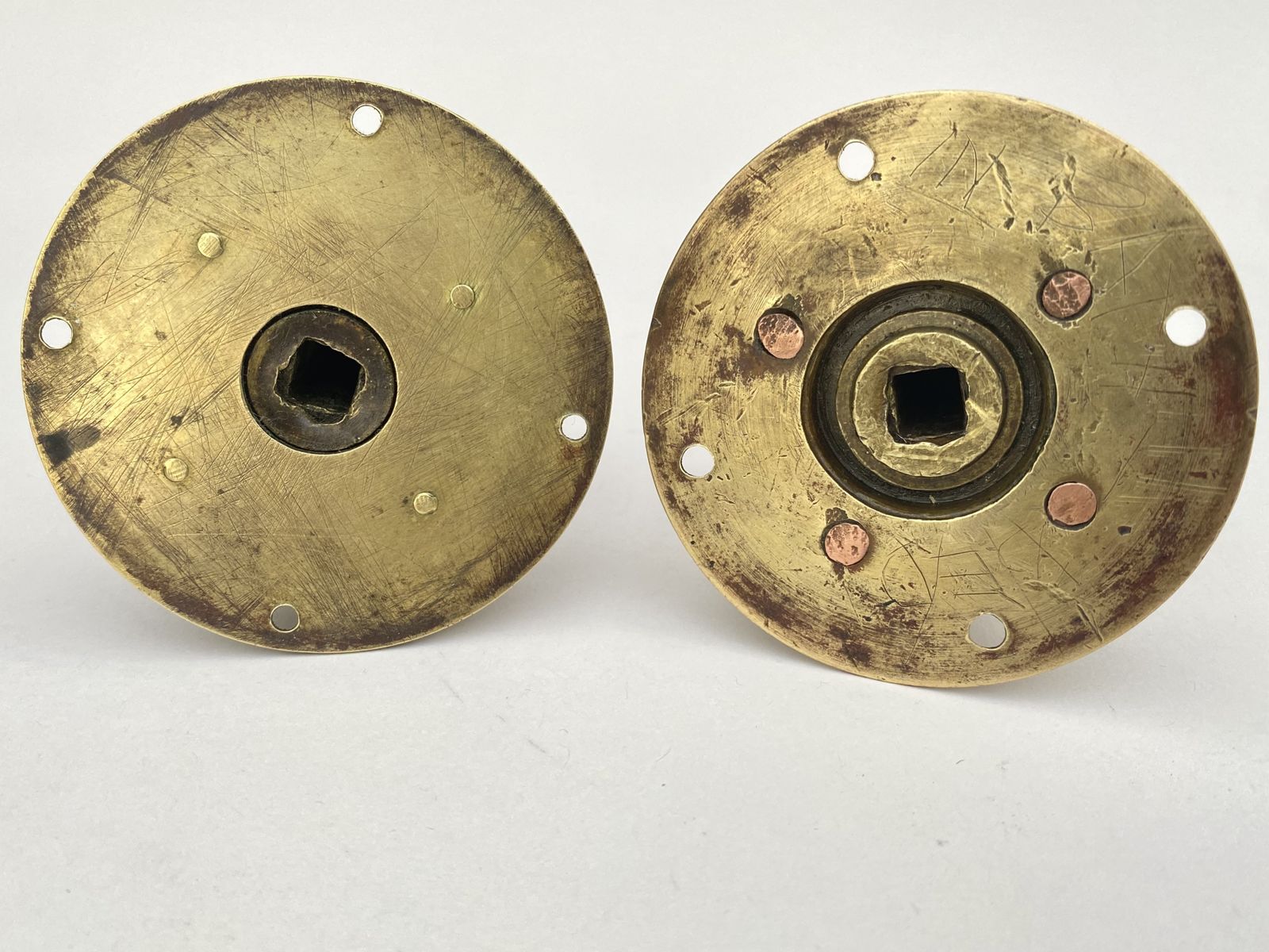 photo vinterior A Pair Of Mid' 19th Century English Brass Reeded Door Handles