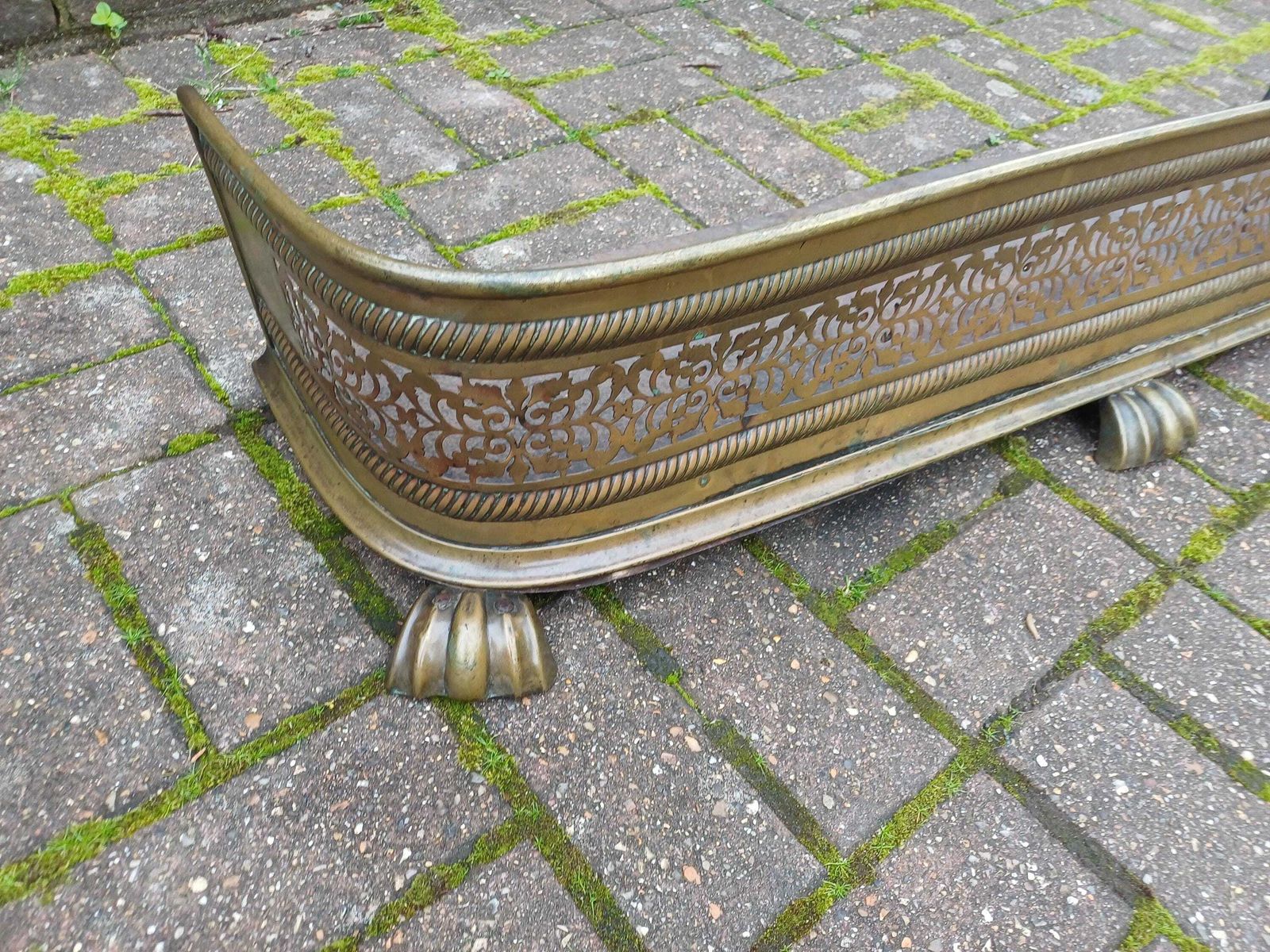 Home Fixtures Late Victorian Ornate Brass Fireplace Fender Pierced Decorative Fire Curb With Claw Feet Antique Hearth Guard Fire Iron Stand photo