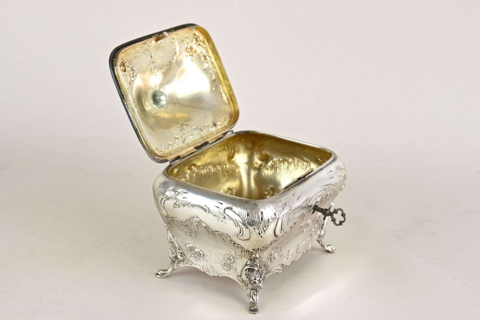 photo vinterior 19th Century Embossed Silver Jewelry Box, Diana Head Hallmark, Austria Ca. 1870