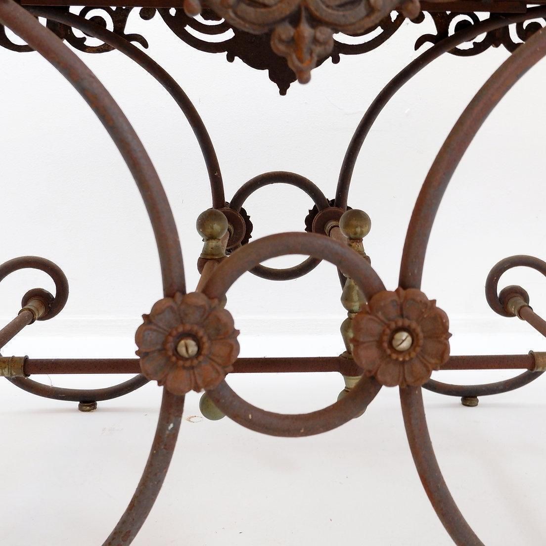 photo furniture Large 19th French Butcher's Table In Wrought Iron And Red Marble