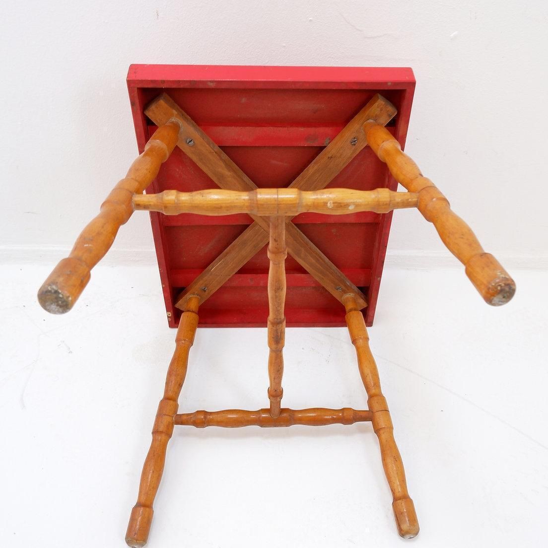 photo vintage Small Side Table With Turned Legs And Red Top   Josco, Made In Belgium   1950s