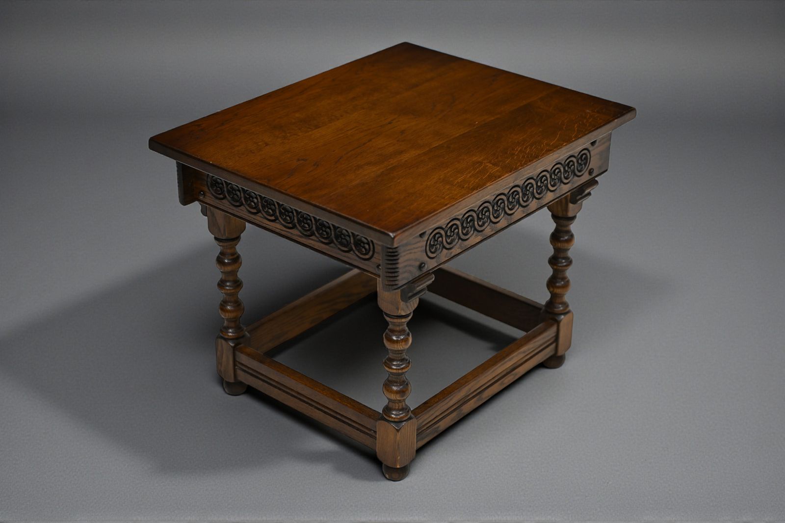 Old Charm Side Table Light Oak Bobbin Turned Legs Free Uk Delivery