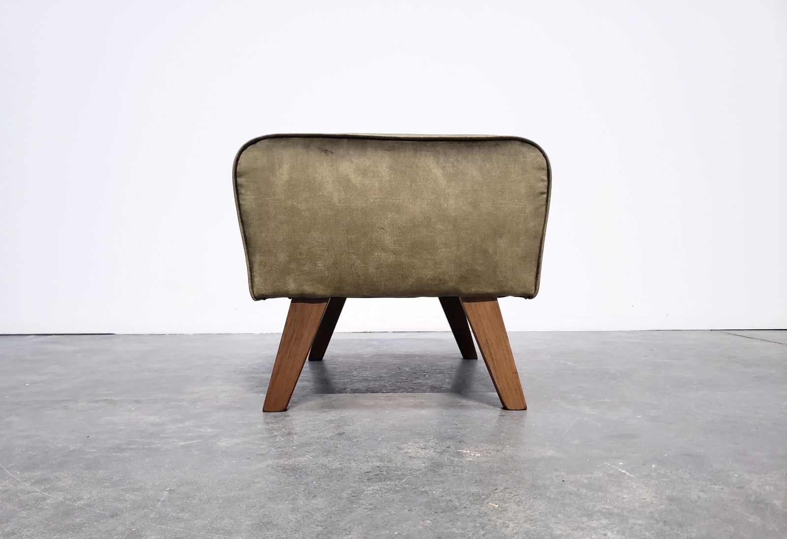 Livian Ottoman In Forest Green Velvet photo 250.0