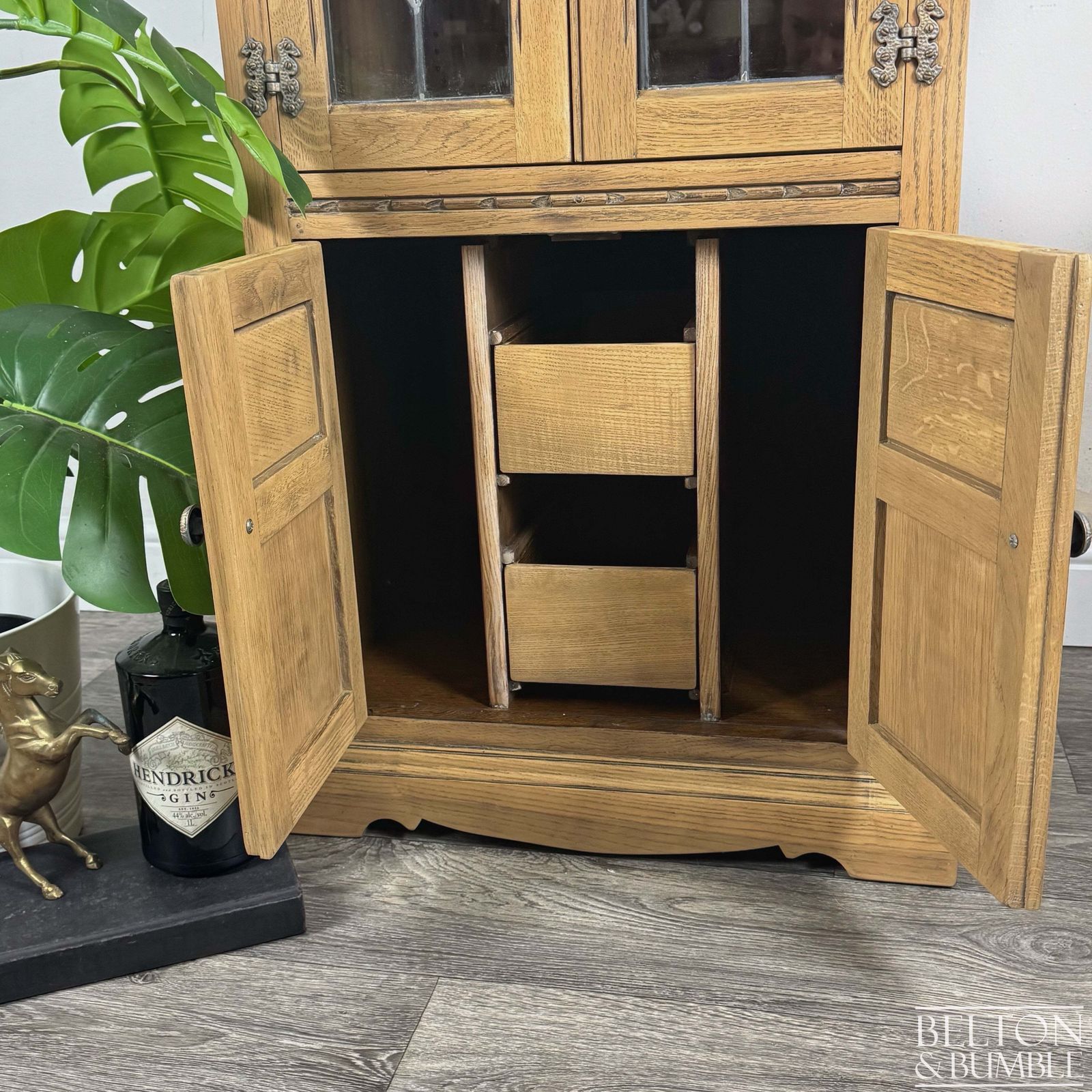 Old Charm Wood Brothers Lift Lid Cabinet In Washed Oak photo 495.0