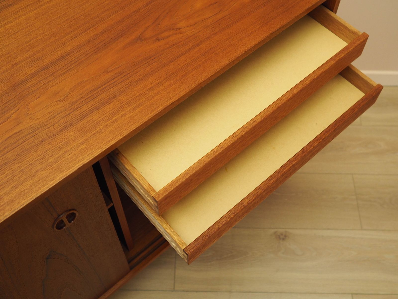 photo vinterior Teakhouten Dressoir, Deens Design, Jaren 1970, Productie: Denemarken