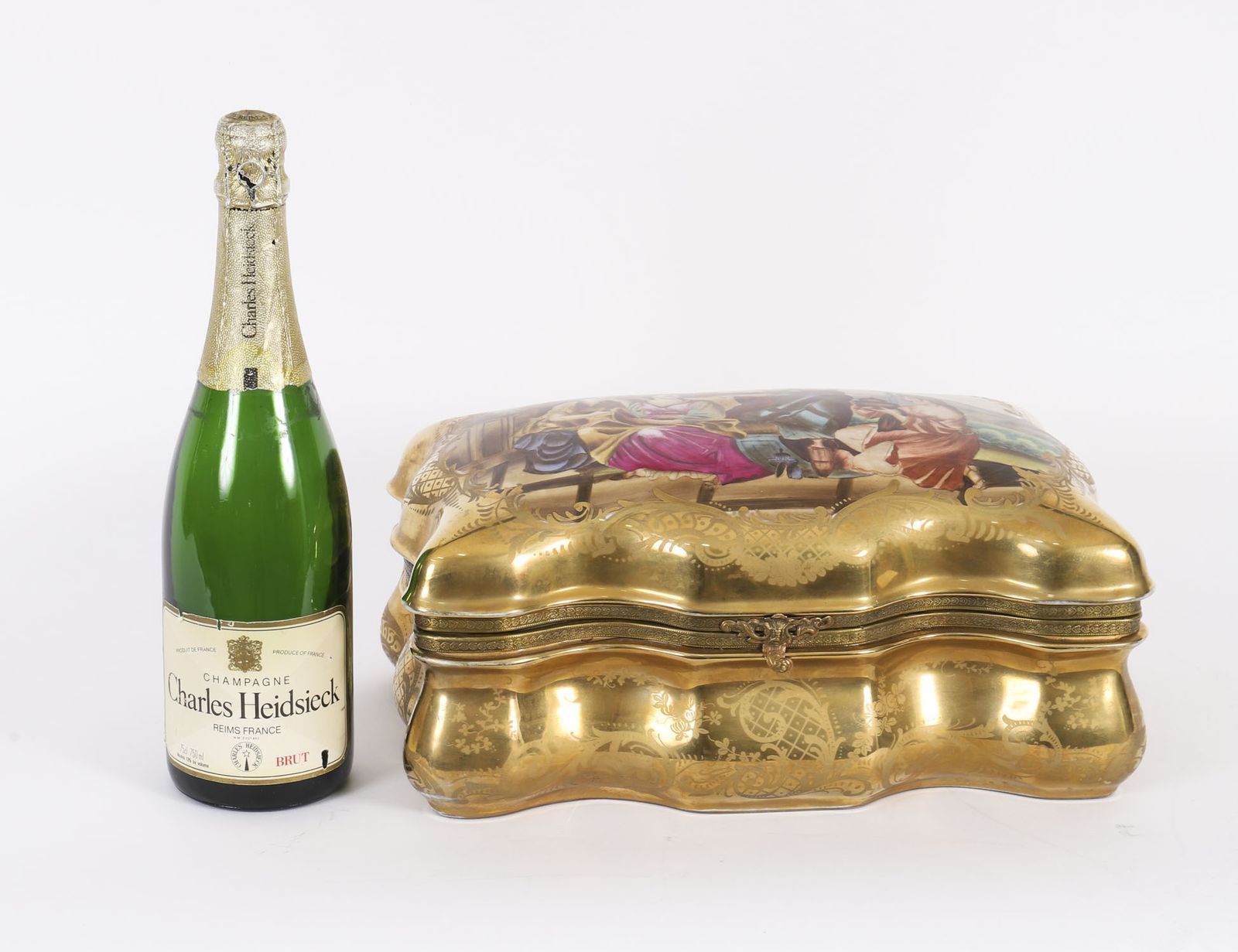 photo vinterior Antique Large French Sevres Golden Porcelain Casket 19th C