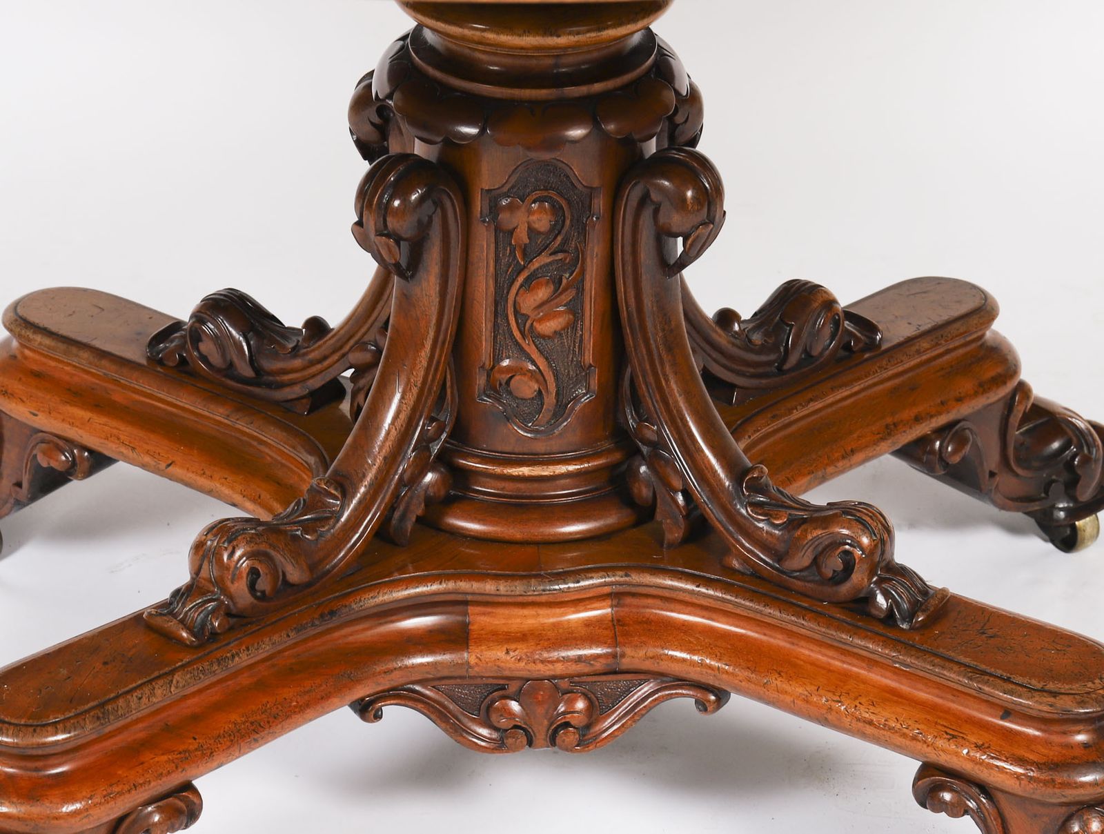 photo vintage Antique Burr Walnut Oval Tilt Top Loo Dining Table Circa 1860 19th Century
