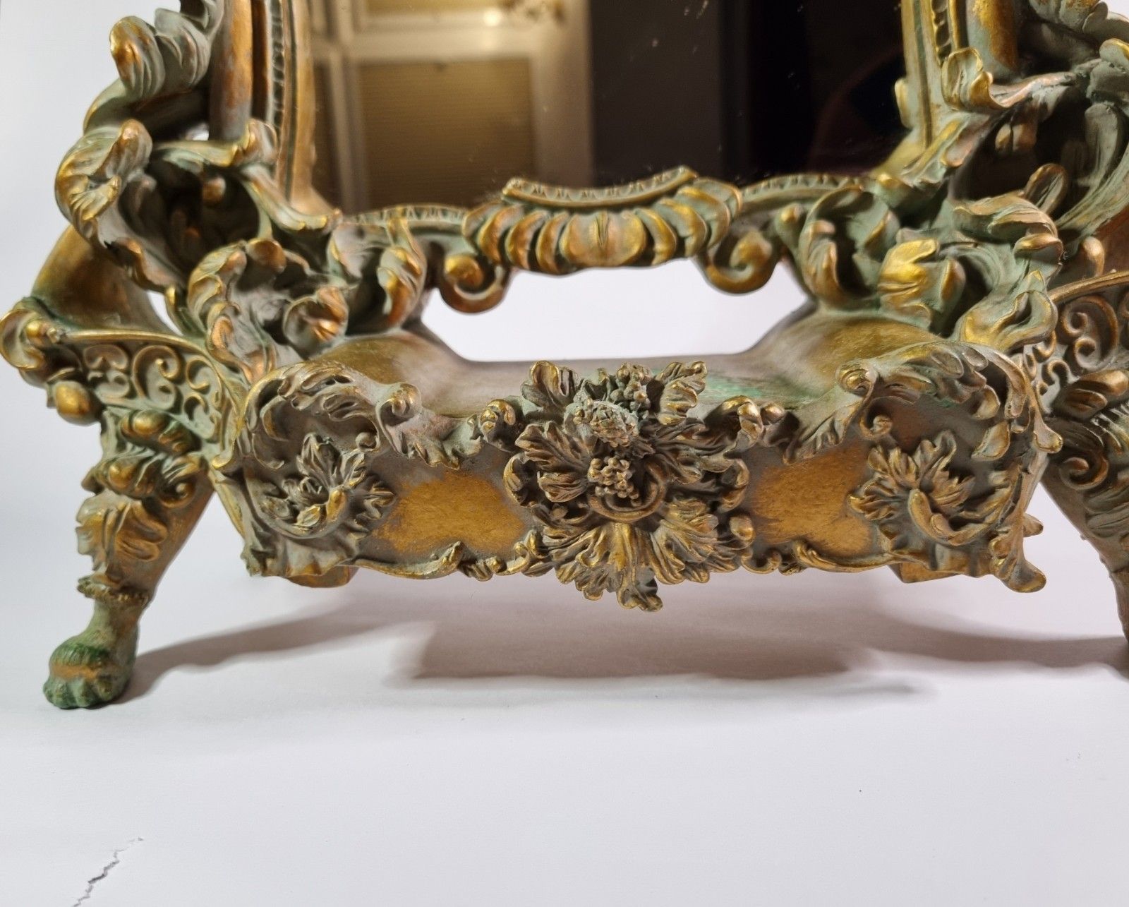 photo furniture Small Ornate Gold Resin Dressing Table Mirror Freestanding Paw Feet Rococo Style