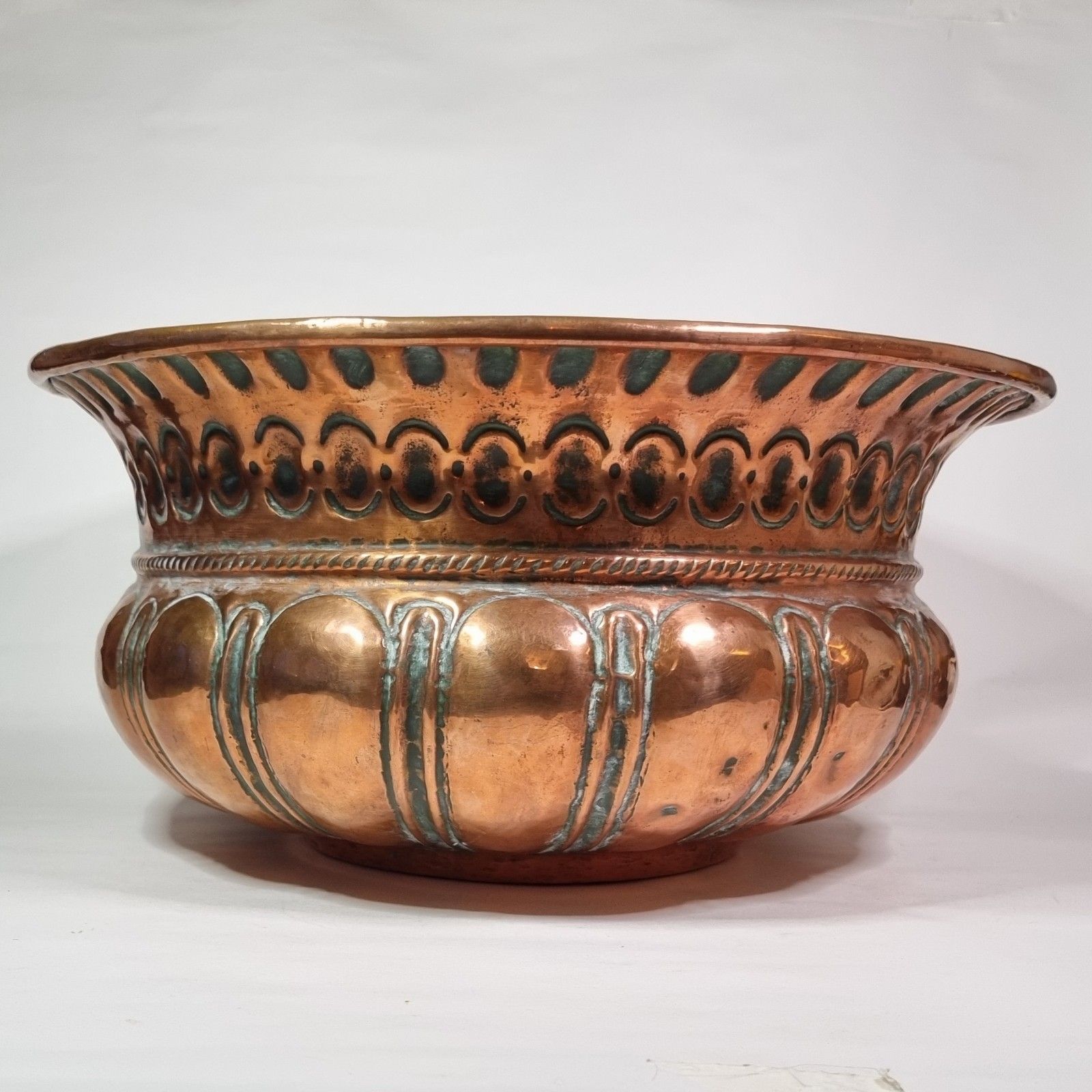 Antique Copper Planter  Jardinière Bowl Ornate Reppouse Gadrooned  Drainage Hole photo 85.0