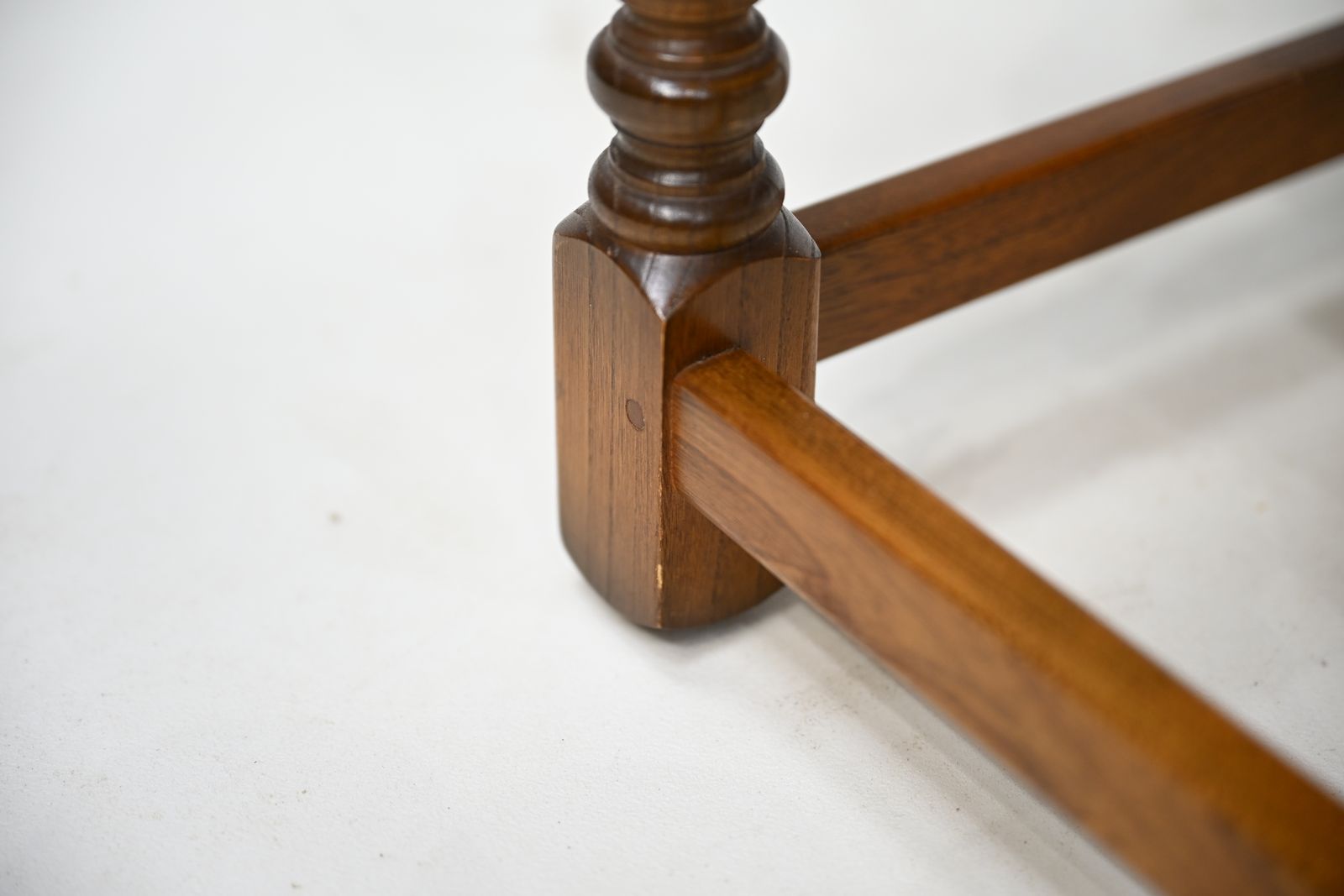 photo vinterior Ercol Trinity Lamp Table Model 733 Golden Dawn Elm Free Nationwide Delivery*