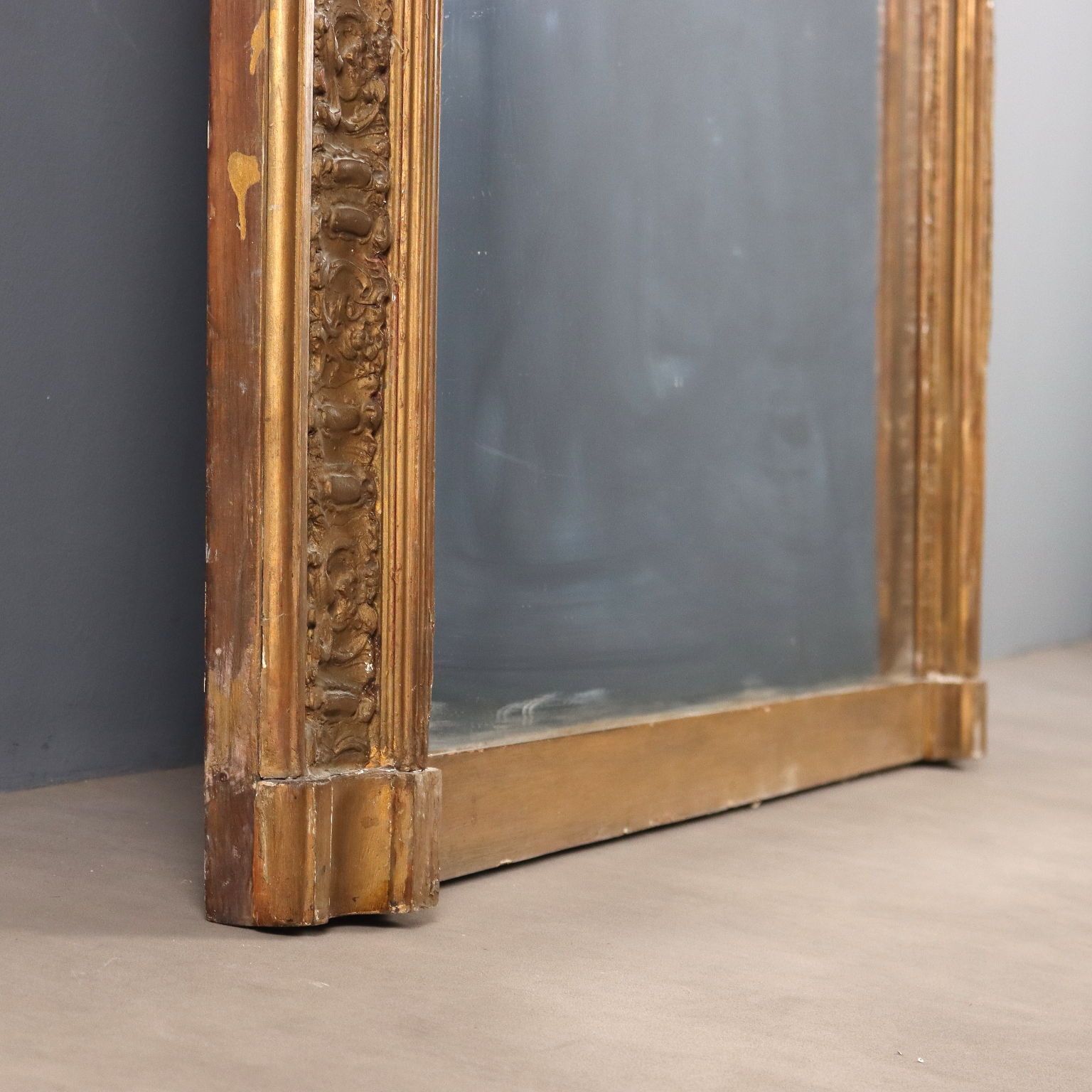 photo furniture Antique Mirror Carved Gilded Wood Italy XIX Century