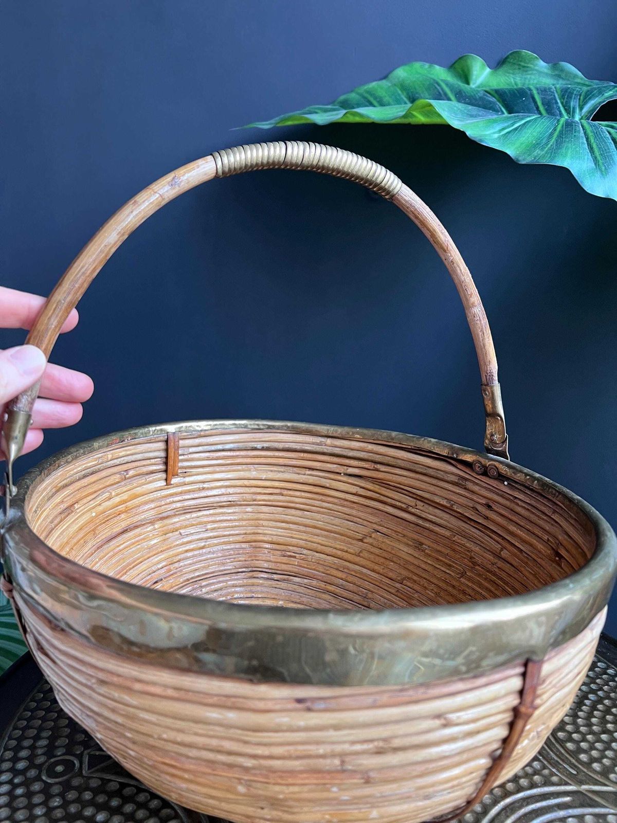 photo vintage Vintage 1960s Pencil Reed And Brass Basket, Gabriella Crespi Style Decor