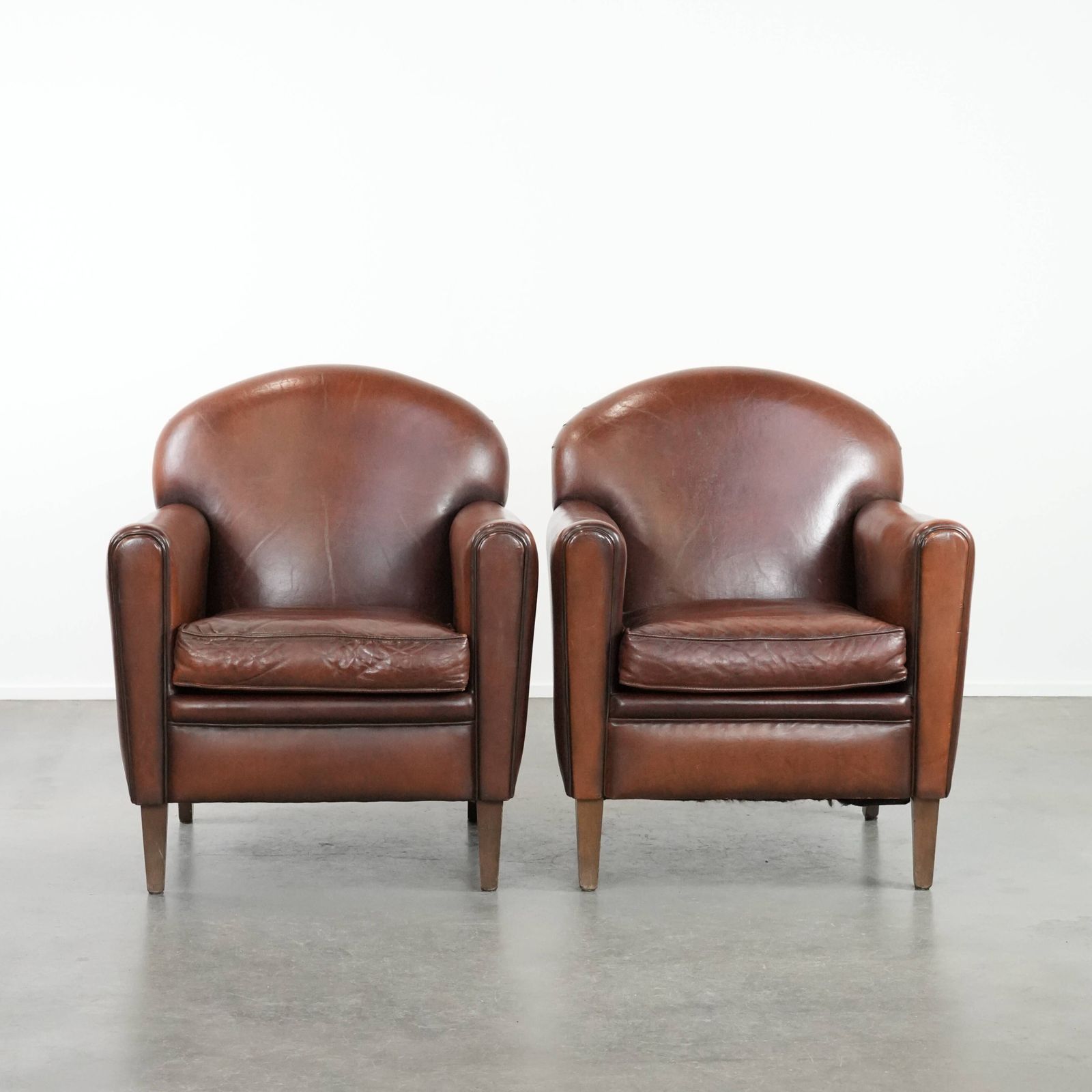 Set Of 2 Beautifully Shaped Sheep Leather Art Deco Design Armchairs With Timeless And Warm Colors