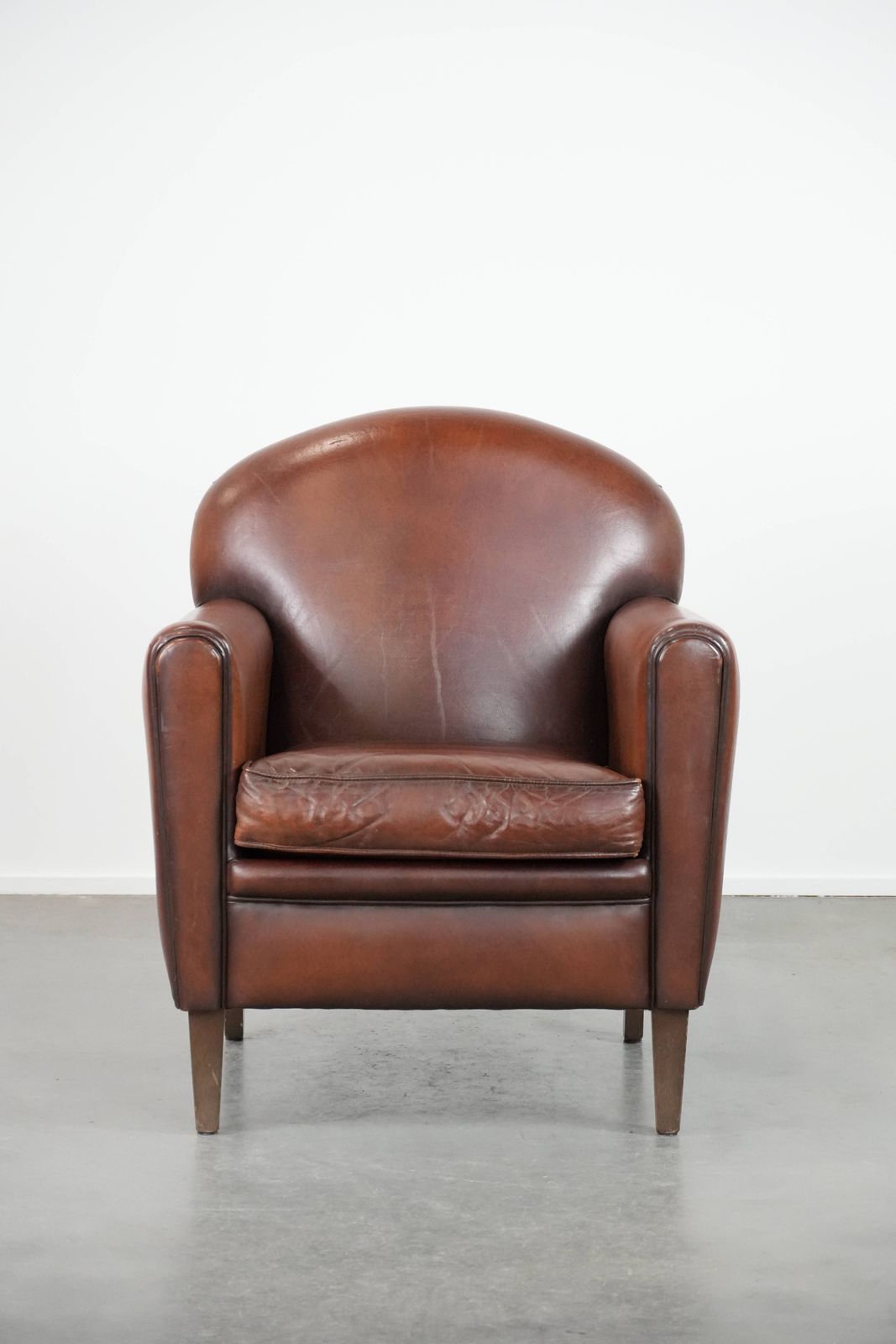 Beautifully Shaped Sheep Leather Art Deco Design Armchair With Timeless And Warm Colors photo furniture