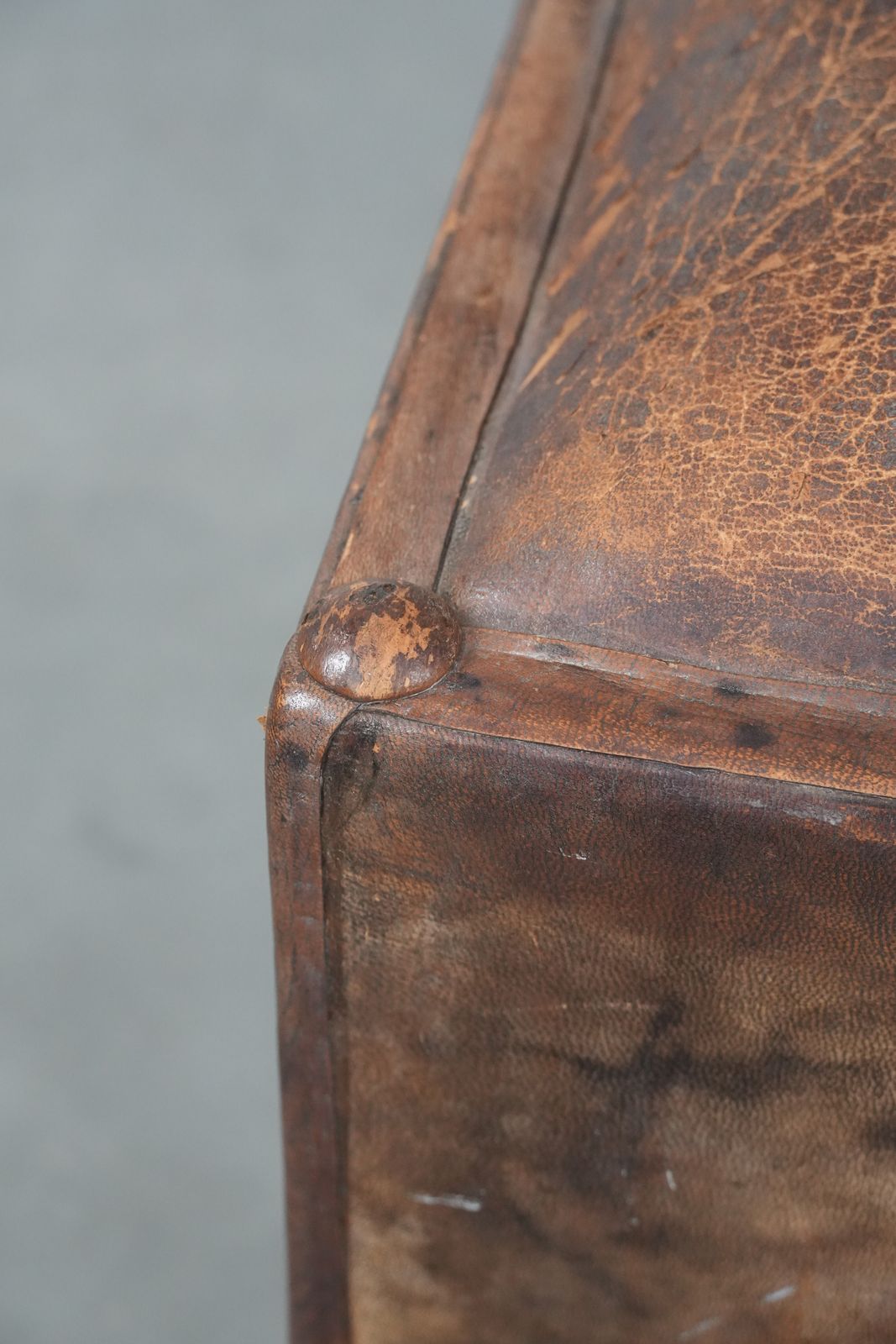 photo for sale Bijzondere Antieke Schapenleren Stoel / Fauteuil Met Noord Afrikaans Design
