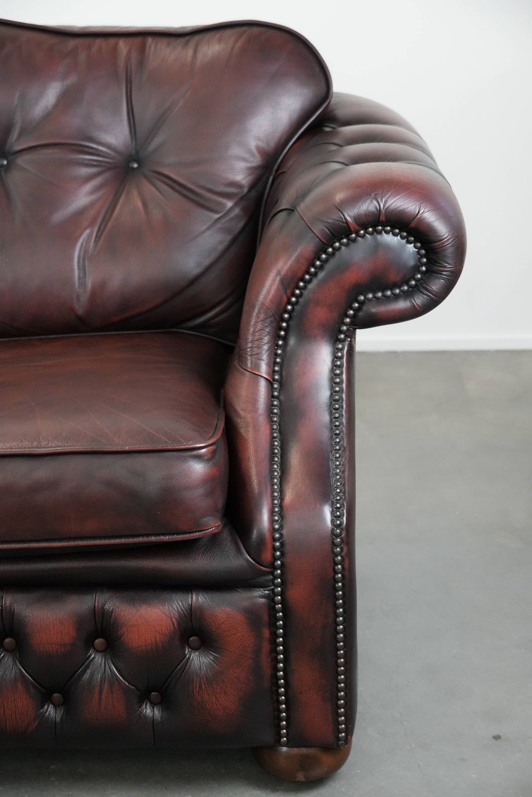 Furniture Beautiful Red 2.5 Seater Chesterfield Sofa On English Style Wheels Made Of Thick Cow Leather photo