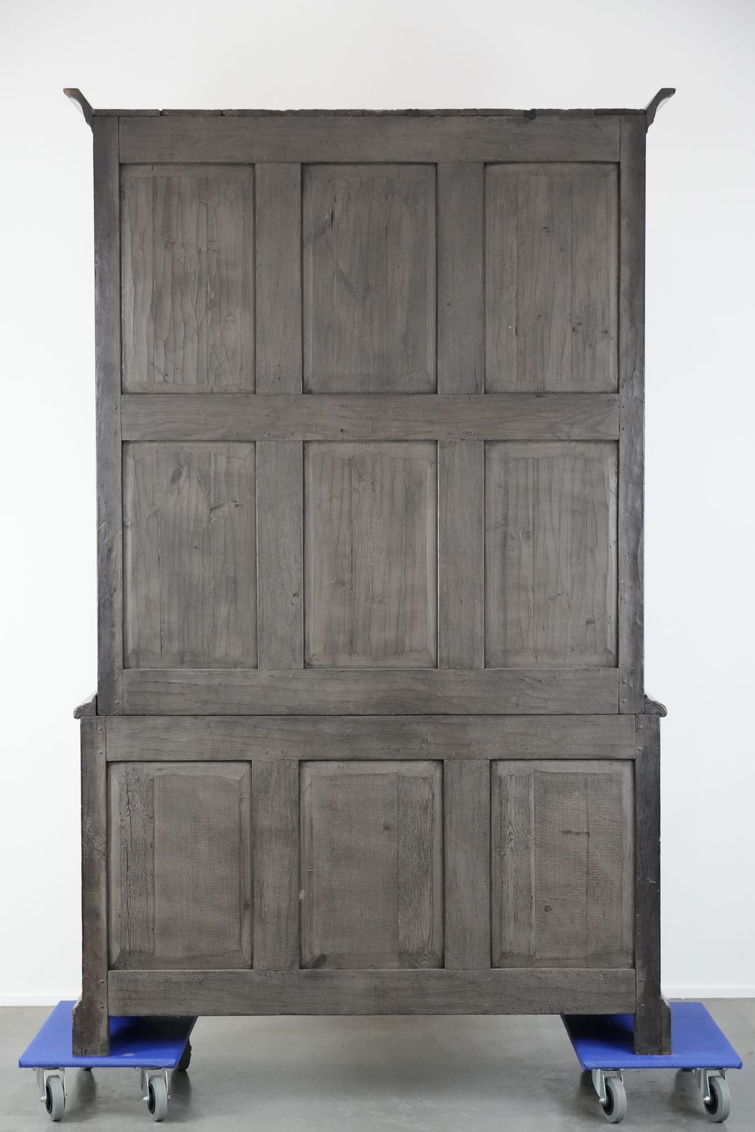 Grote, Imposante Antieke Engelse Kast / Dressoir Van Eiken, 18e Eeuw, Met Werkende Sloten photo for sale