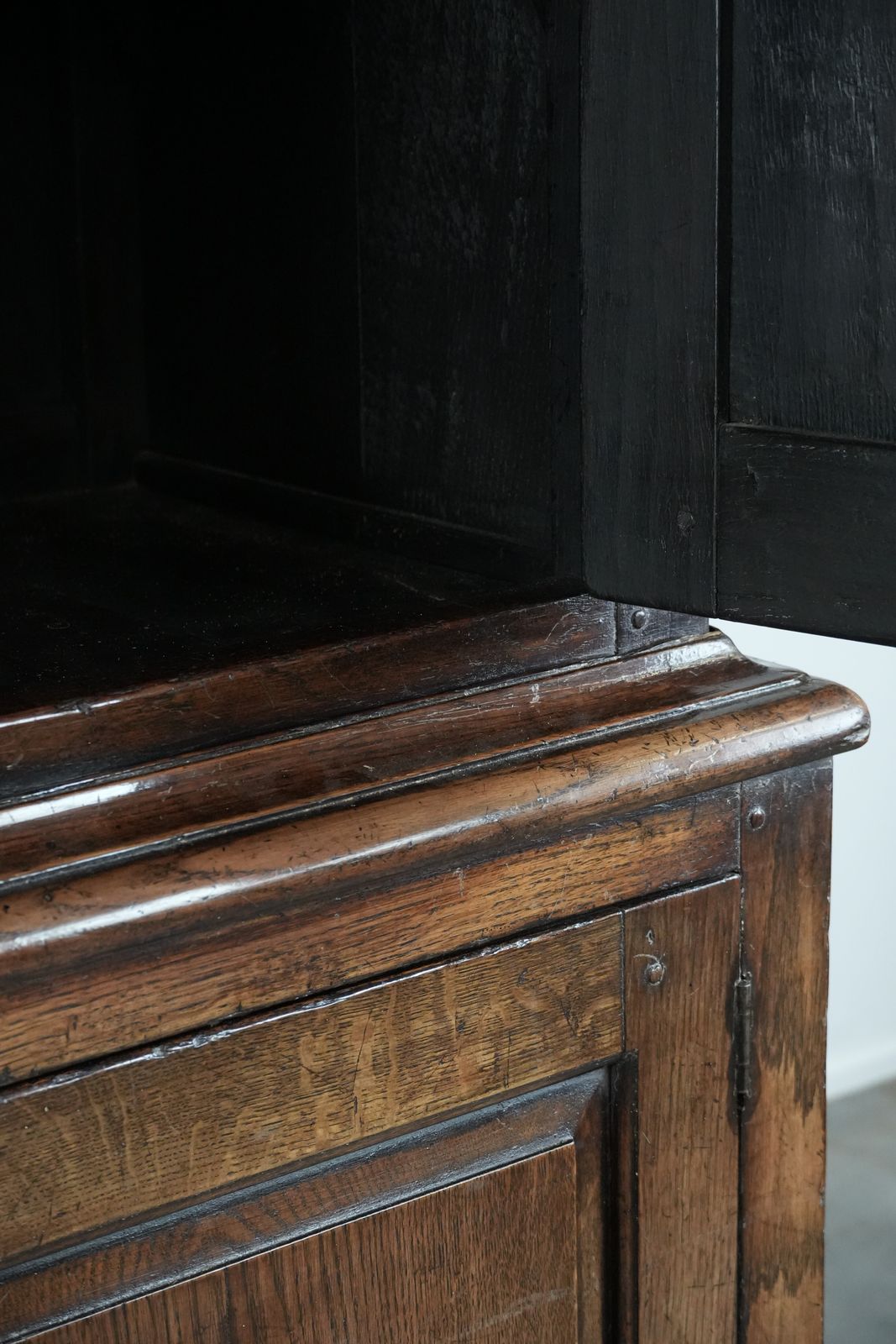 Large, Imposing, Antique 18th Century English Cupboard / Sideboard Of Oak With Working Locks photo vinterior