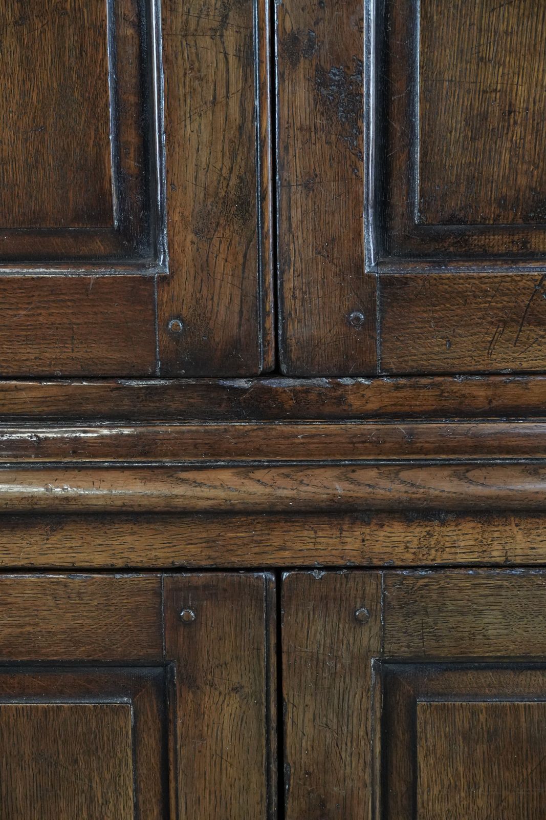 Grote, Imposante Antieke Engelse Kast / Dressoir Van Eiken, 18e Eeuw, Met Werkende Sloten photo buy